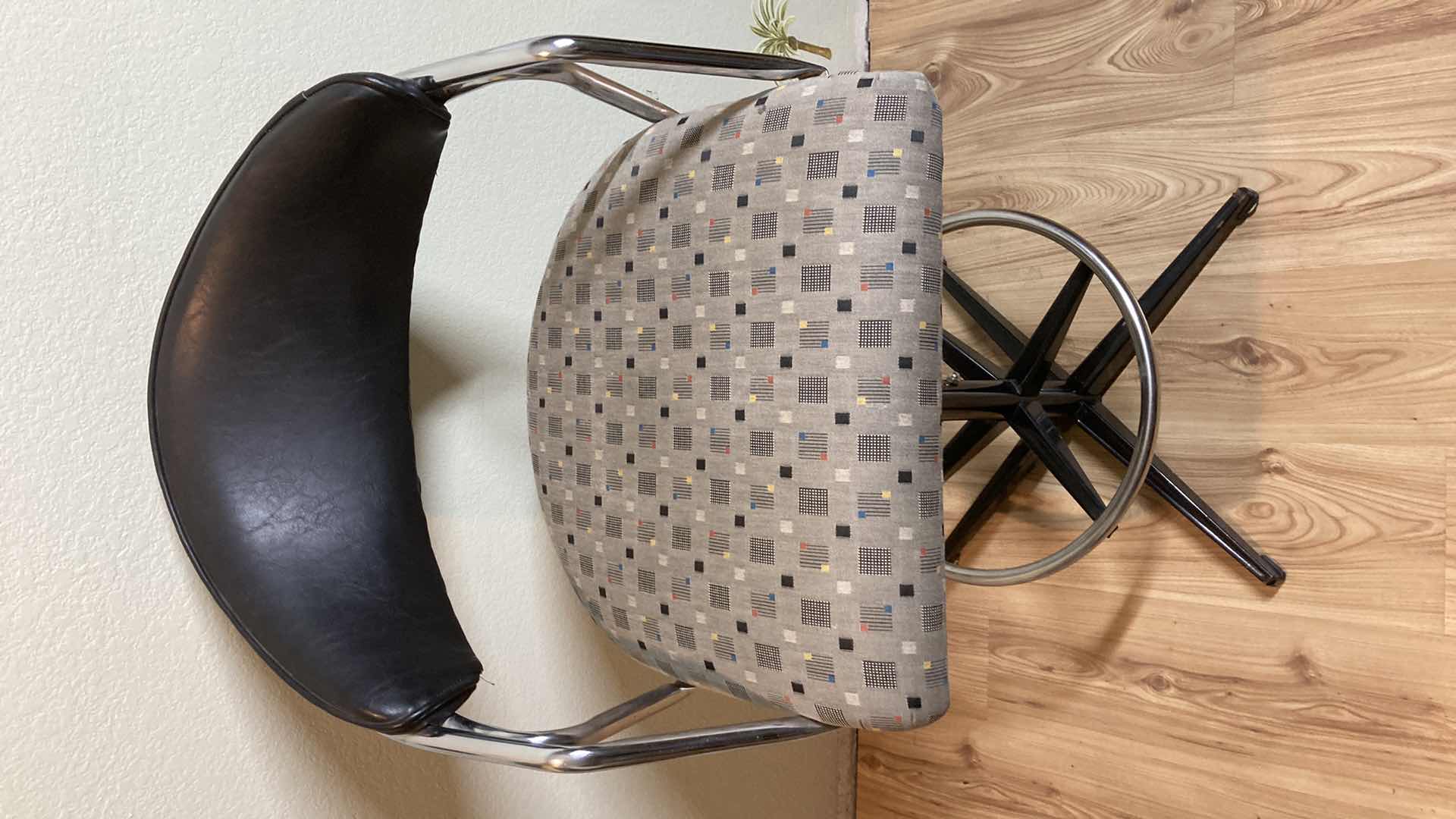 Photo 1 of VINTAGE BAR STOOL 20.5” X 22” H39.5”