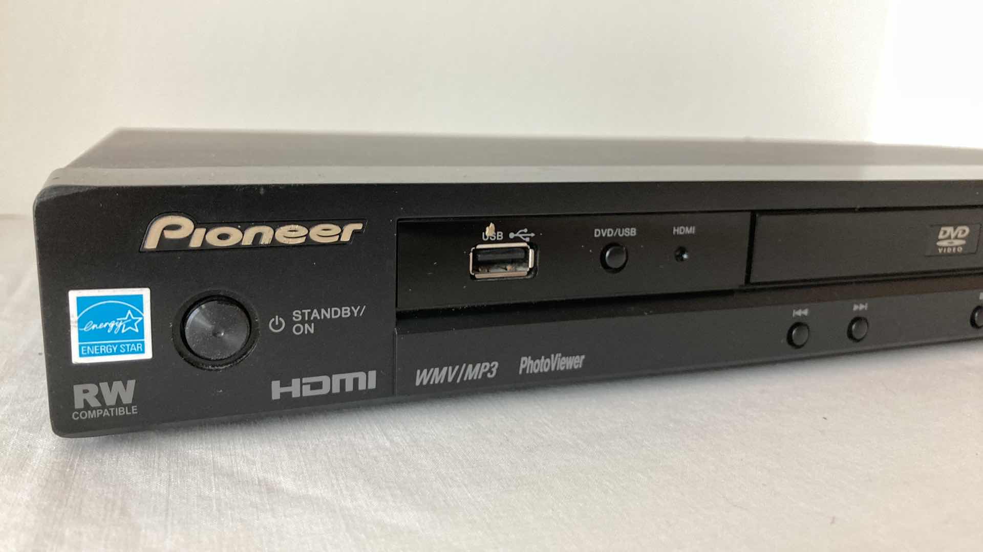 Photo 1 of PIONEER DVD PLAYER MODEL DV-400V-K