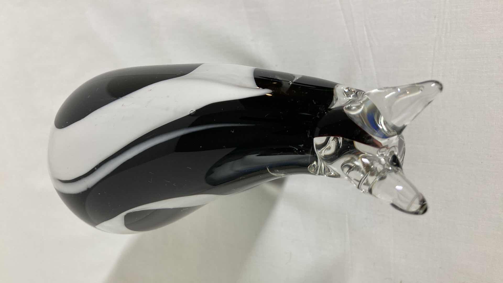 Photo 1 of BLACK & WHITE BULL SOLID GLASS FIGURINE 3.25” X 7.25” H5”