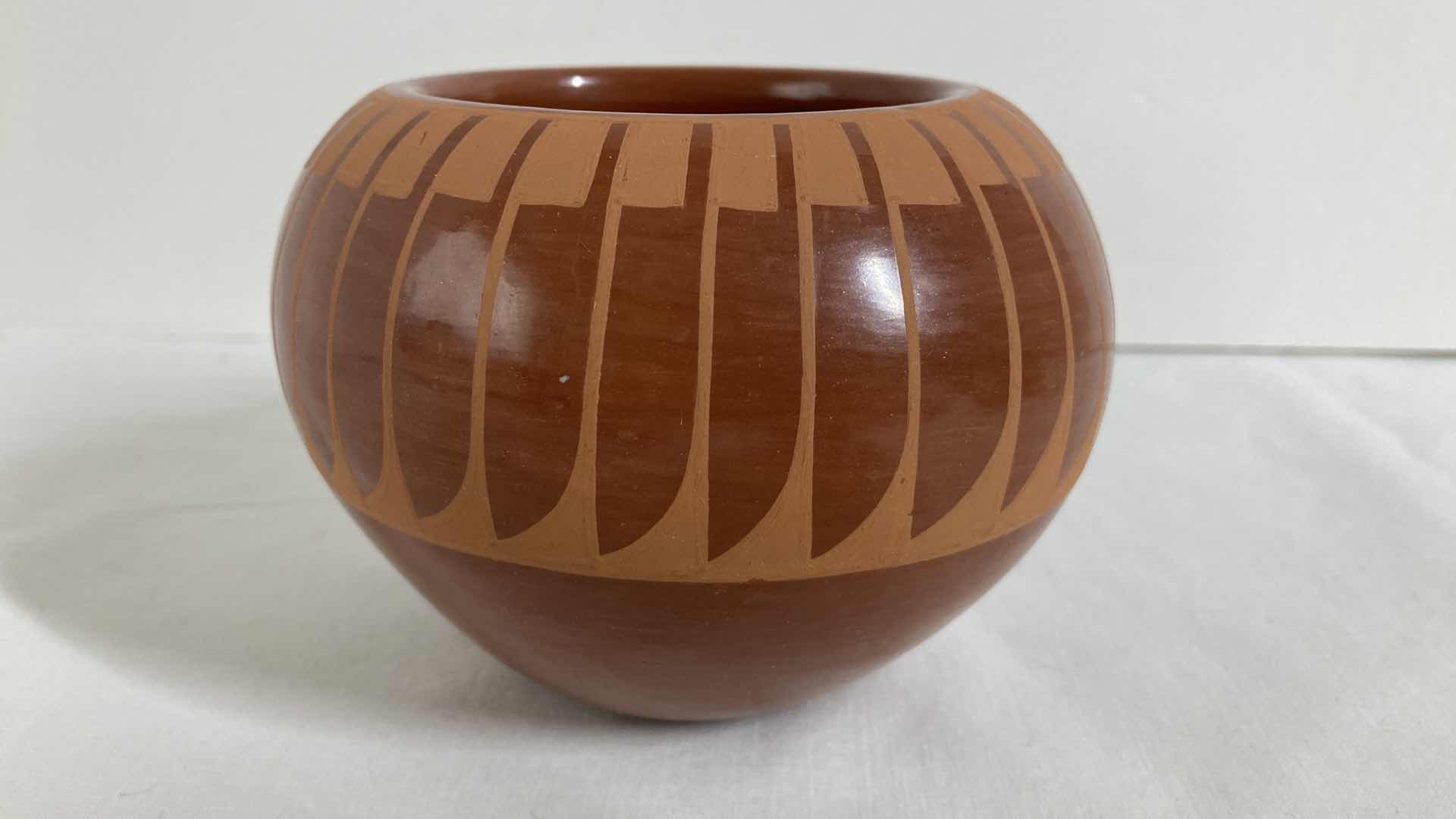 Photo 1 of JERRY SISTERS SANTA CLARA SOUTHWESTERN STYLE POT 4.5” X 3.25”