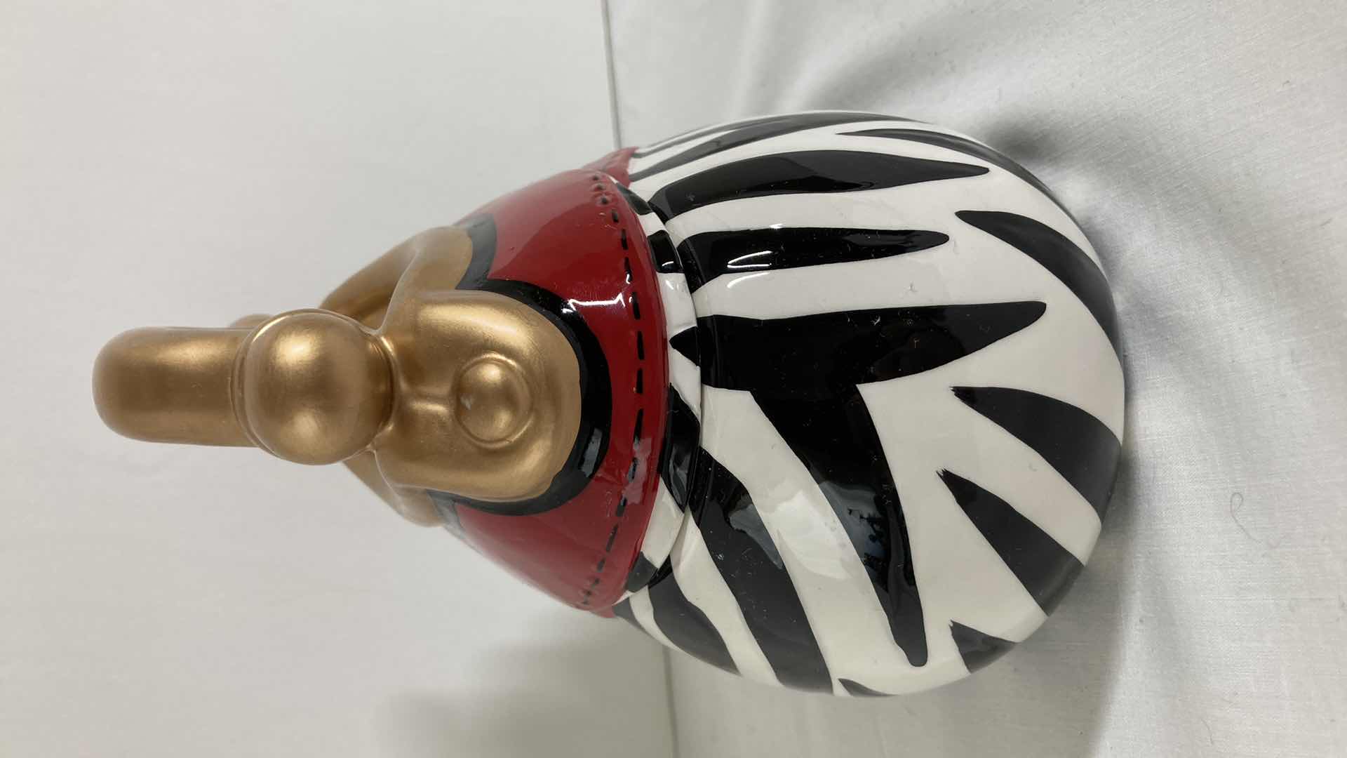 Photo 2 of DAVID’S COOKIES CERAMIC PURSE JAR 6.5” X 4.25” H6”