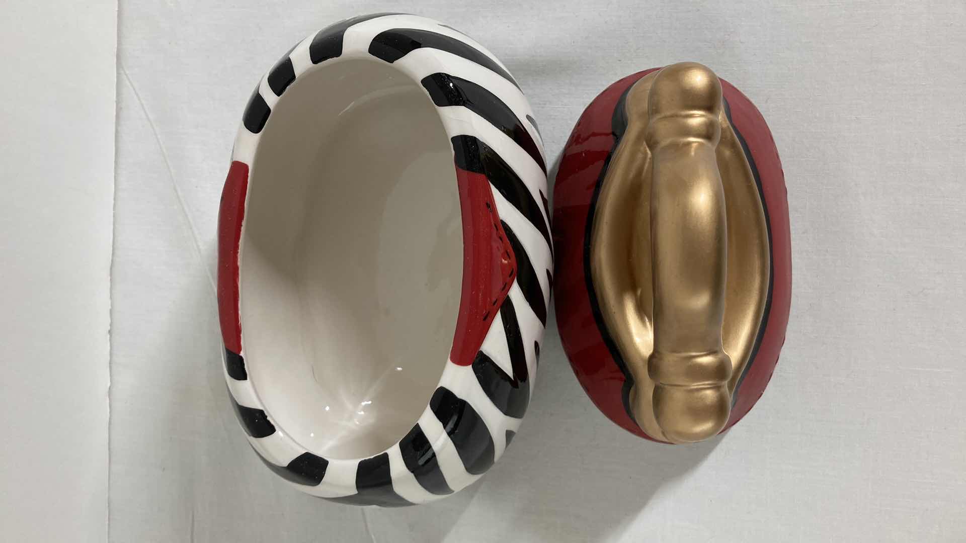 Photo 1 of DAVID’S COOKIES CERAMIC PURSE JAR 6.5” X 4.25” H6”