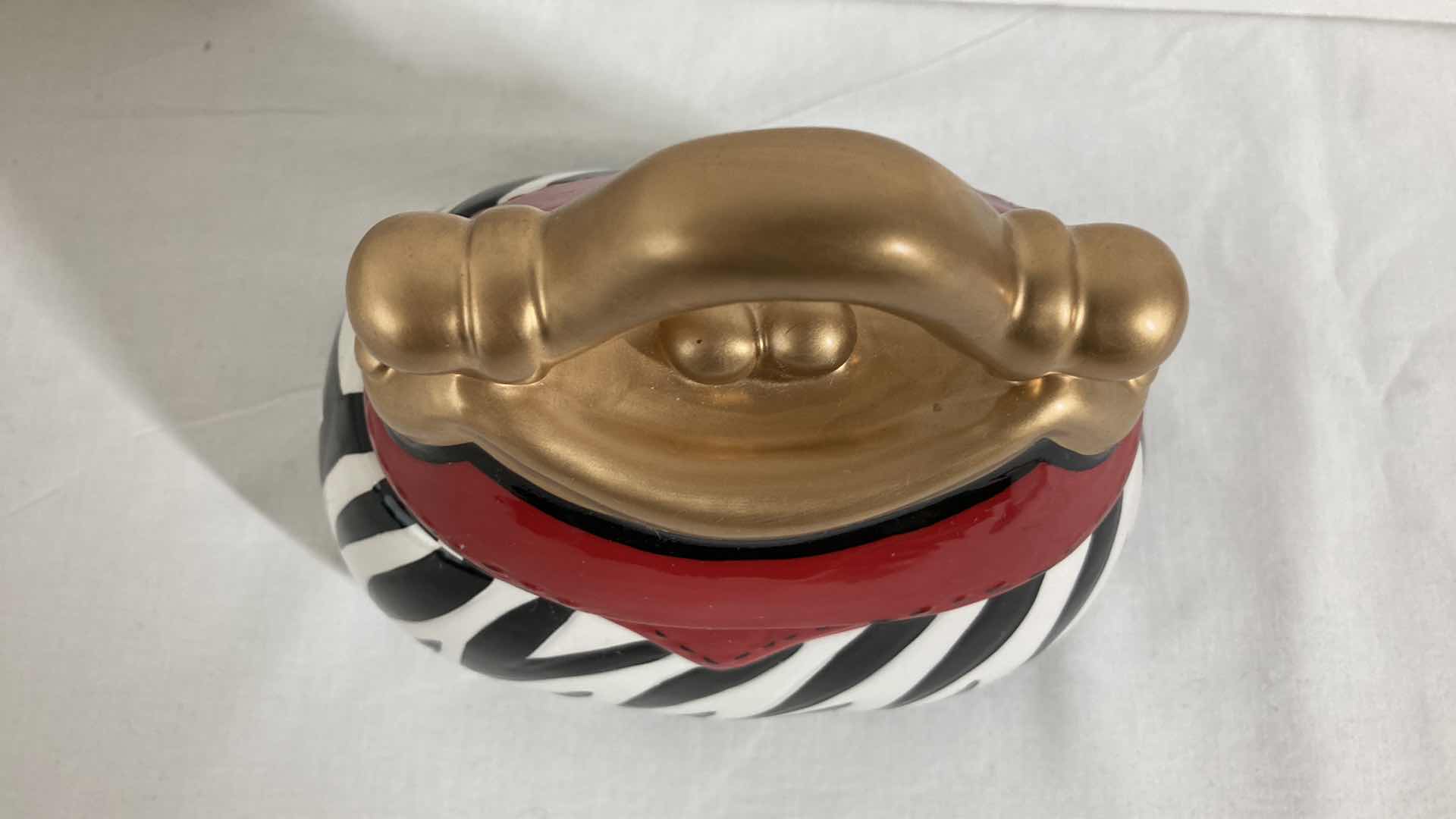 Photo 5 of DAVID’S COOKIES CERAMIC PURSE JAR 6.5” X 4.25” H6”