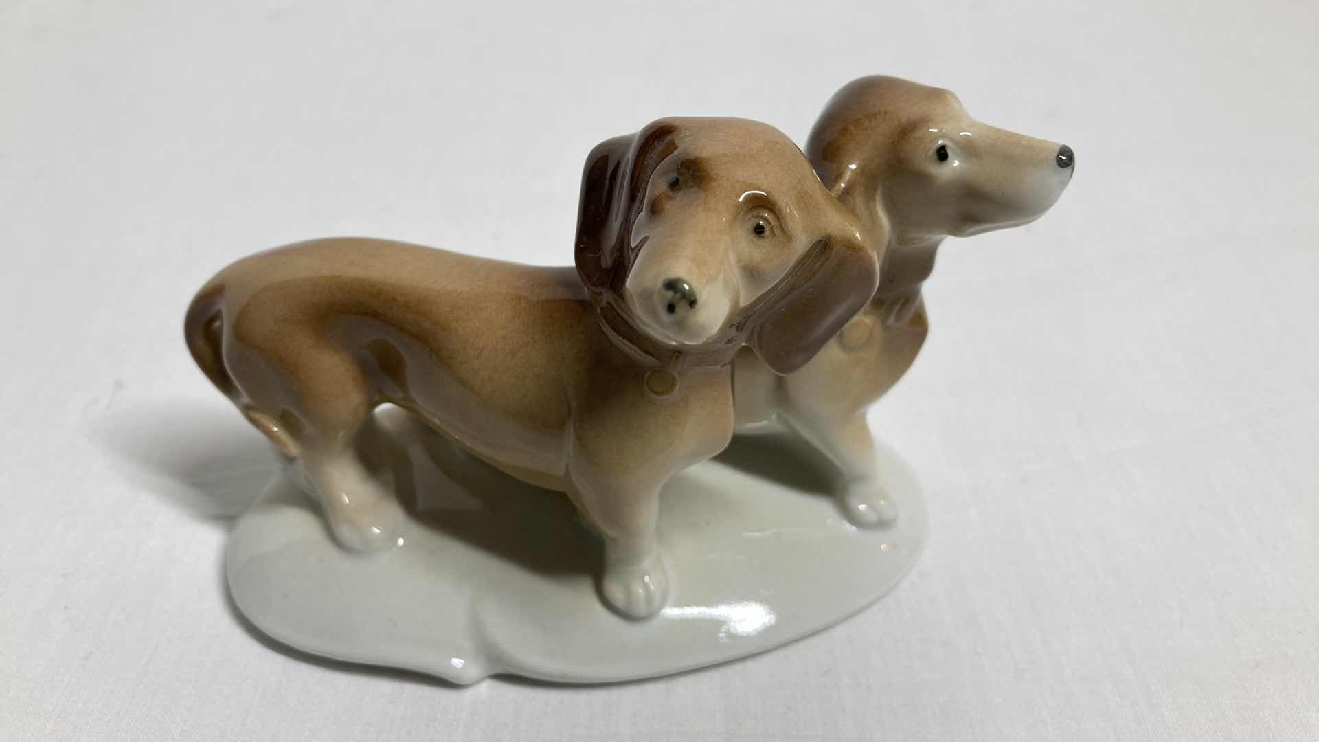 View 2 of GRAEFENTHAL DACHSHUND PORCELAIN FIGURINE 5” X 2.75” H3.25”