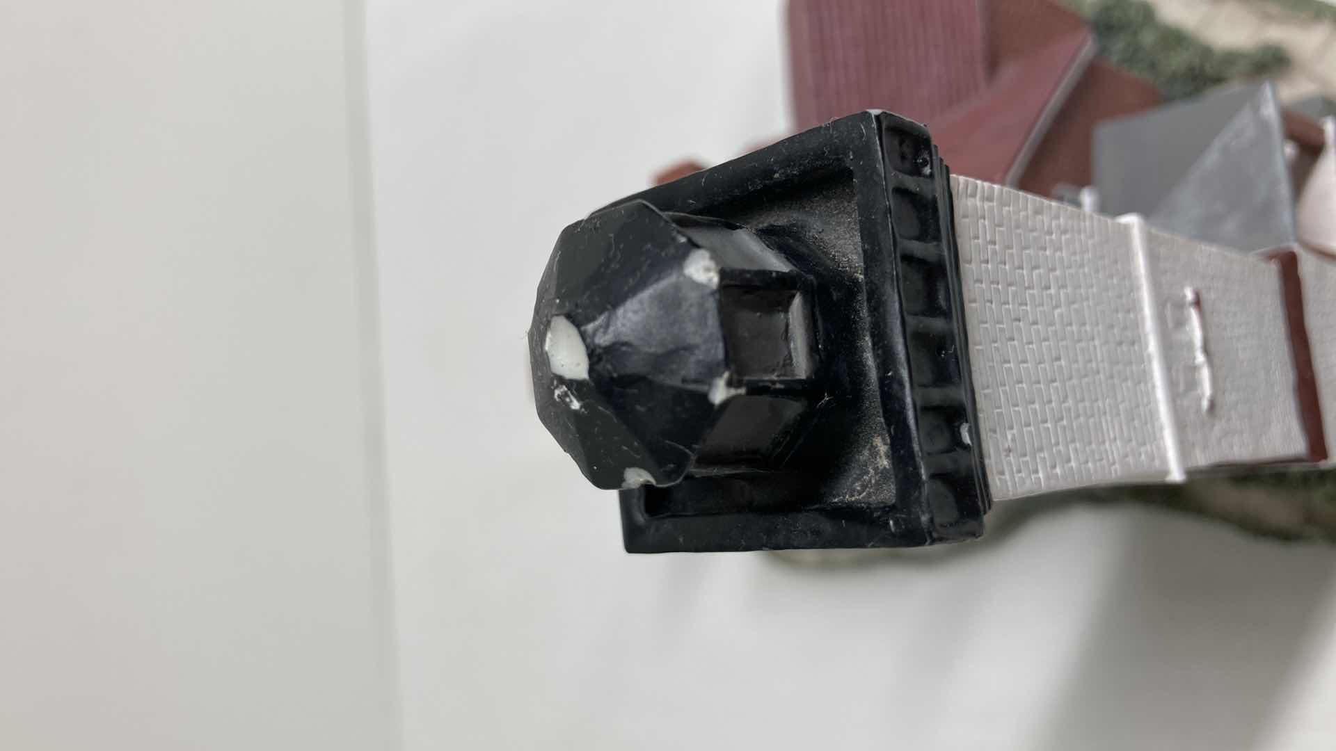 Photo 1 of SCAASIS ORIGINALS INC PRESQUE ISLE PA HANDCRAFTED CERAMIC LIGHTHOUSE 6.5” X 4.75” H7”