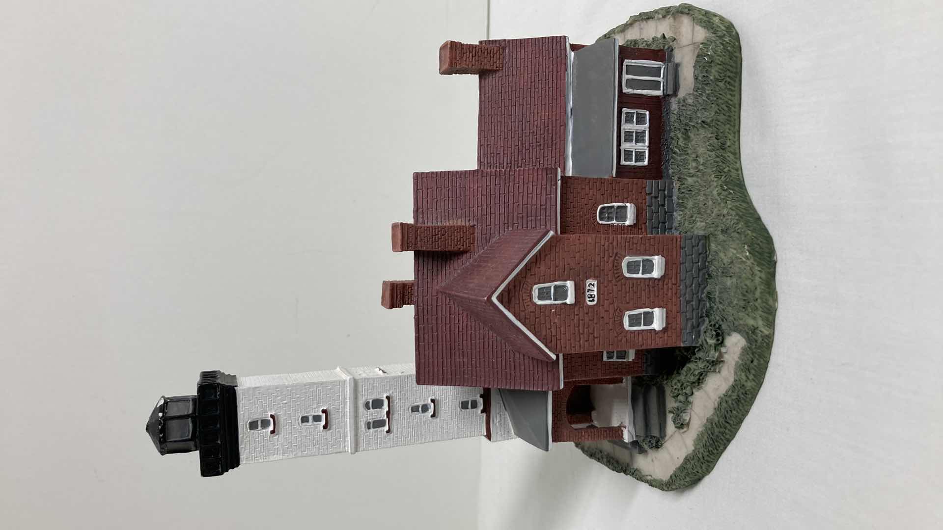 Photo 1 of SCAASIS ORIGINALS INC PRESQUE ISLE PA HANDCRAFTED CERAMIC LIGHTHOUSE 6.5” X 4.75” H7”