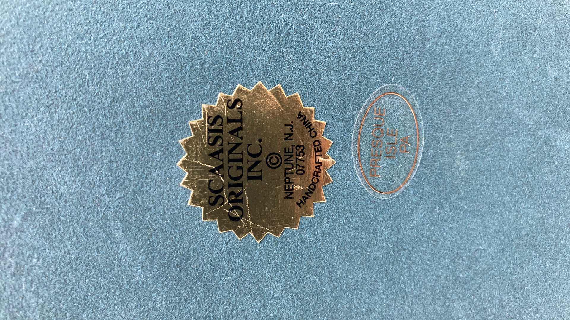 Photo 1 of SCAASIS ORIGINALS INC PRESQUE ISLE PA HANDCRAFTED CERAMIC LIGHTHOUSE 6.5” X 4.75” H7”