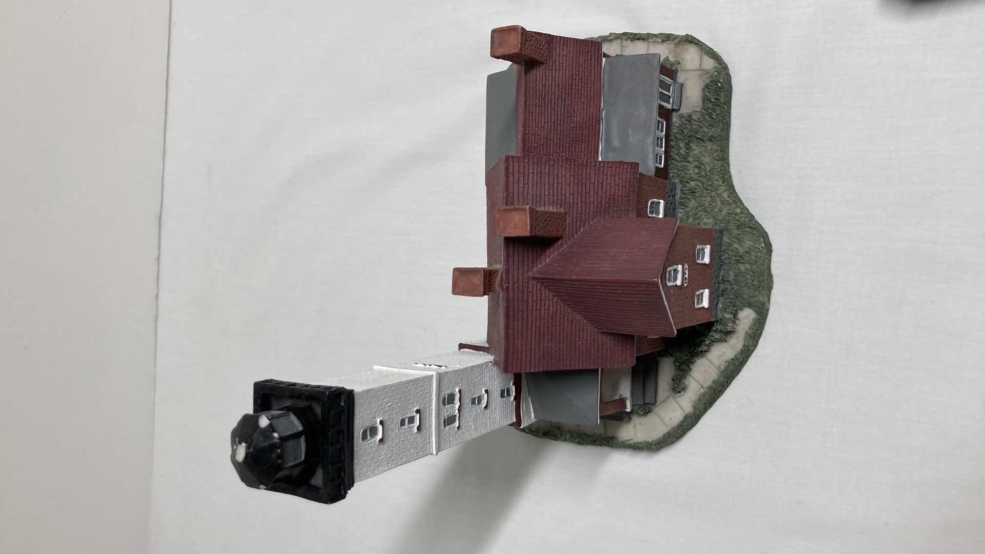 Photo 1 of SCAASIS ORIGINALS INC PRESQUE ISLE PA HANDCRAFTED CERAMIC LIGHTHOUSE 6.5” X 4.75” H7”