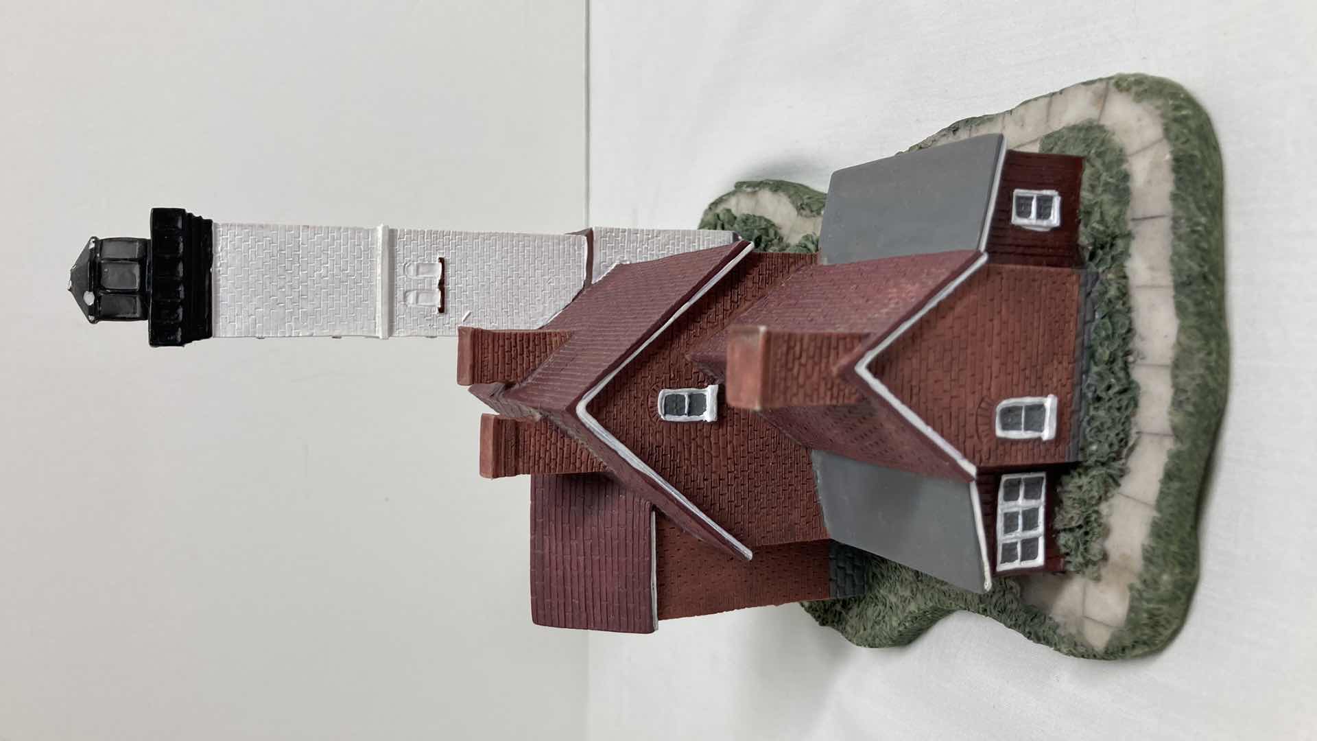 Photo 1 of SCAASIS ORIGINALS INC PRESQUE ISLE PA HANDCRAFTED CERAMIC LIGHTHOUSE 6.5” X 4.75” H7”