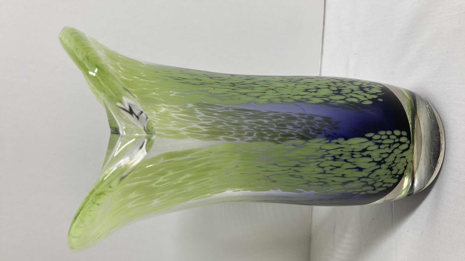 Photo 1 of TELEFLORA GLASS VASE 5.25” X 4” H7.5”