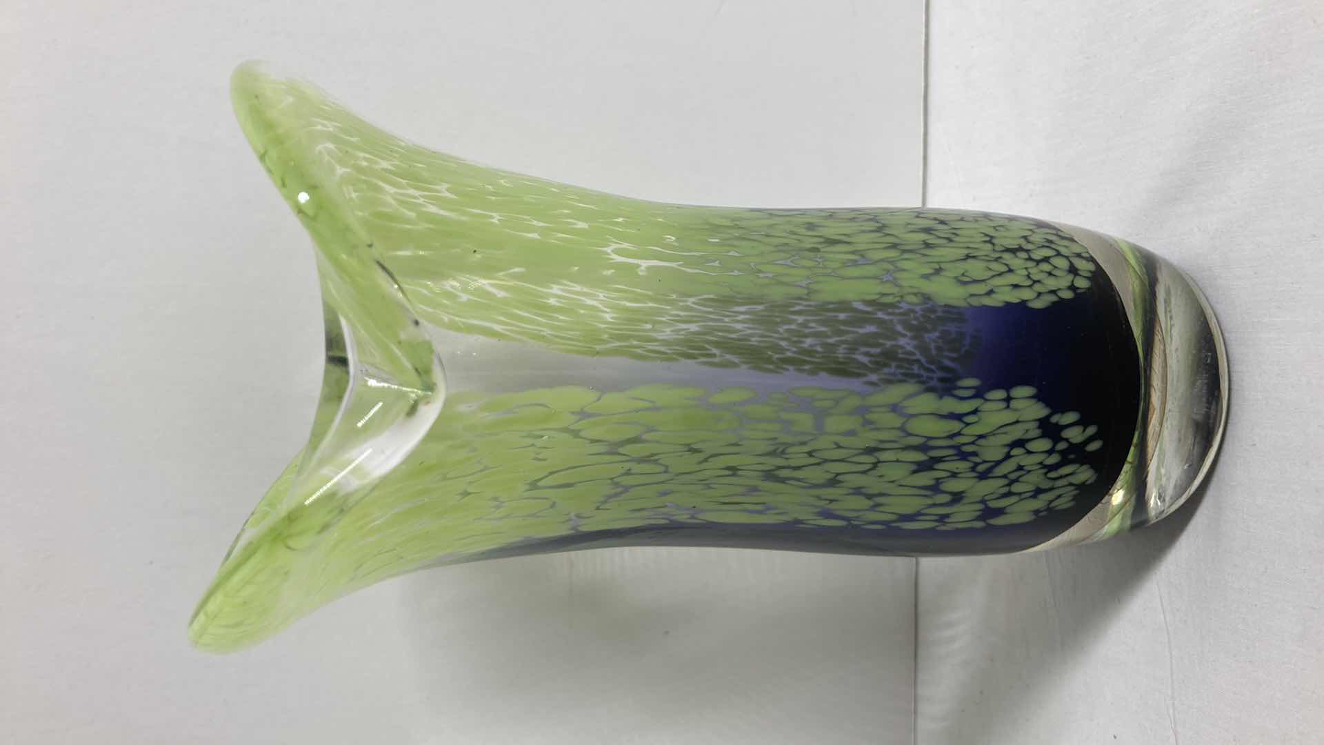 Photo 1 of TELEFLORA GLASS VASE 5.25” X 4” H7.5”