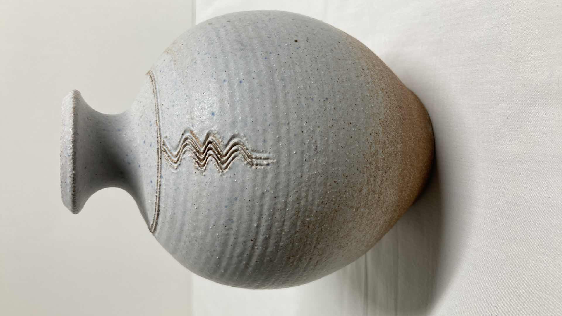 Photo 1 of SOUTHWESTERN STYLE EARTH TONE VASE BY PALME 4.25” X 6”