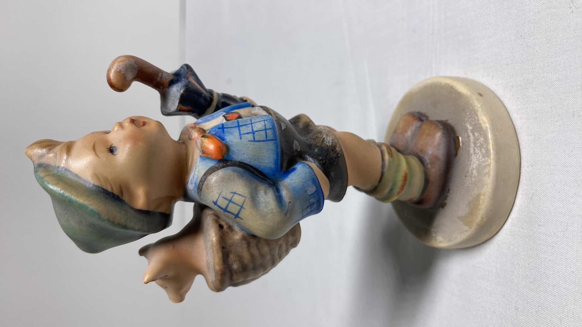 Photo 1 of MJ HUMMEL GOEBEL HOME FROM MARKET FIGURINE 1982 11