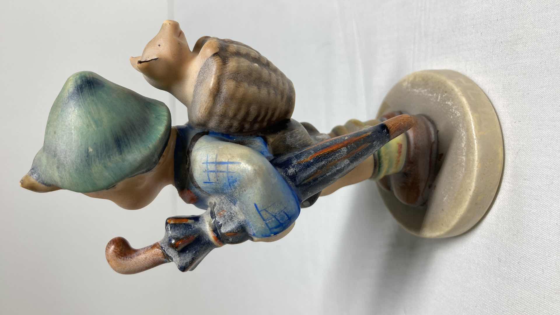 Photo 1 of MJ HUMMEL GOEBEL HOME FROM MARKET FIGURINE 1982 11