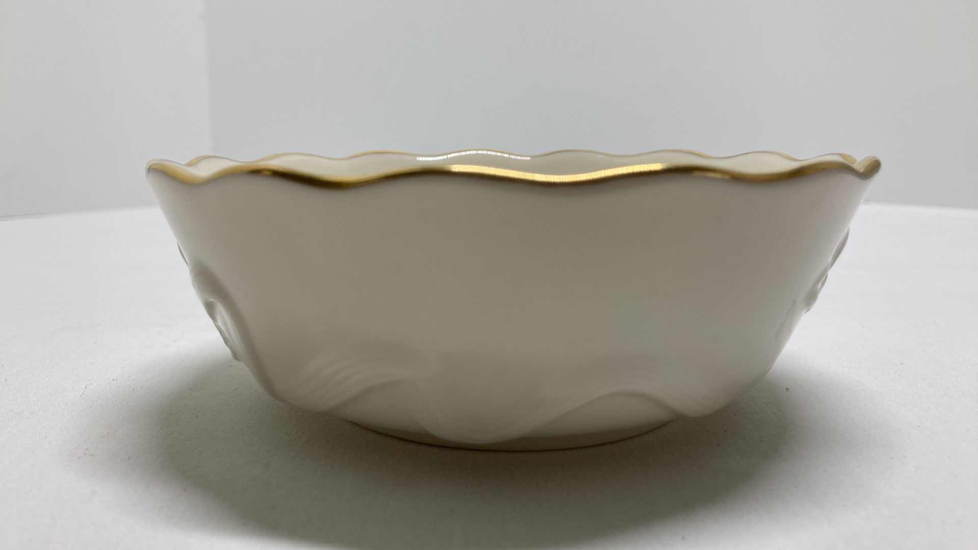 Photo 4 of LENOX ROSEBUD 24KT GOLD TRIM PORCELAIN BOWL 5.5” X 2”