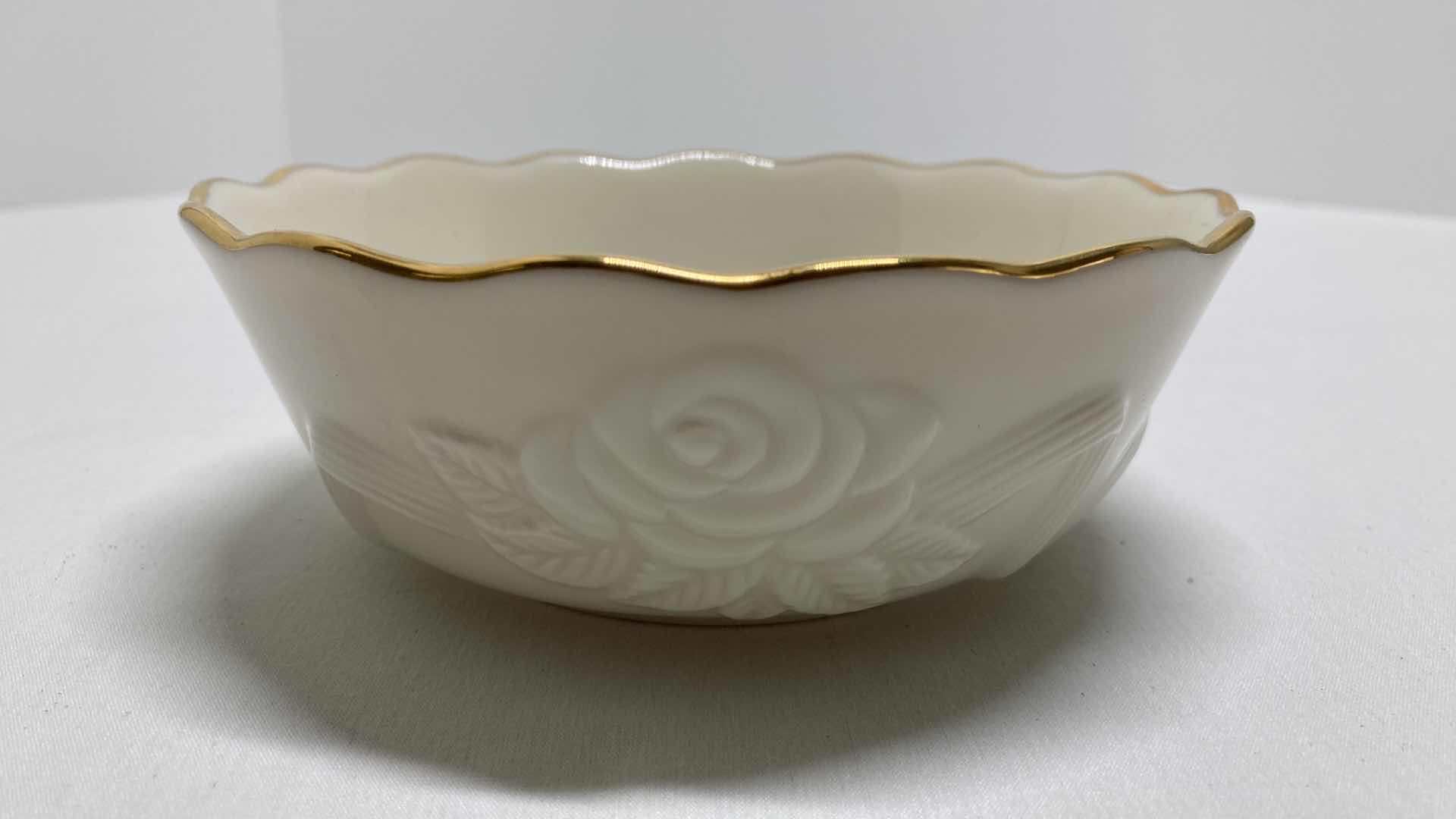 Photo 1 of LENOX ROSEBUD 24KT GOLD TRIM PORCELAIN BOWL 5.5” X 2”