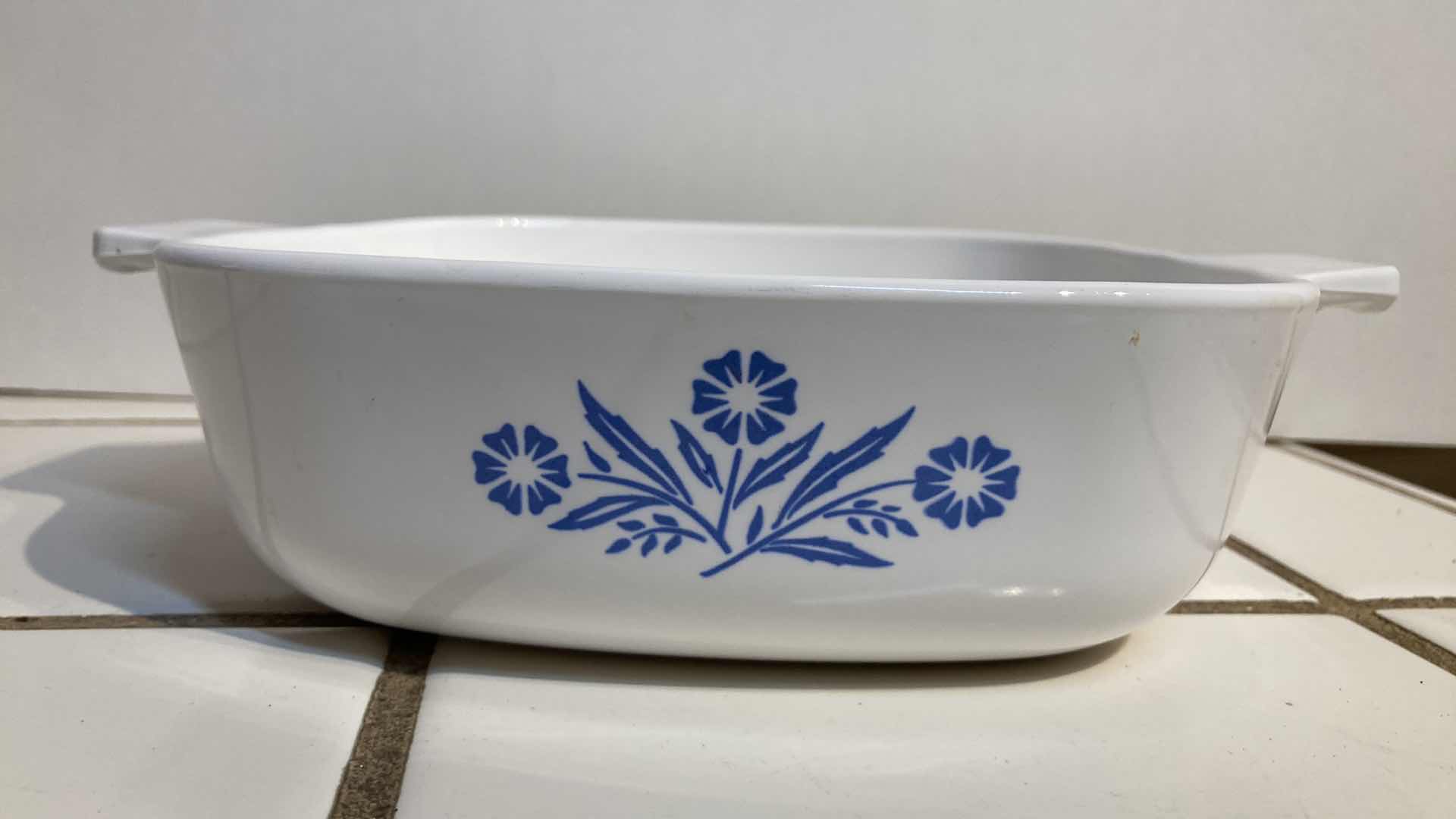 Photo 1 of CORNING WARE CORNFLOWER CASSEROLE SET (3) W POT HANDLE & LID