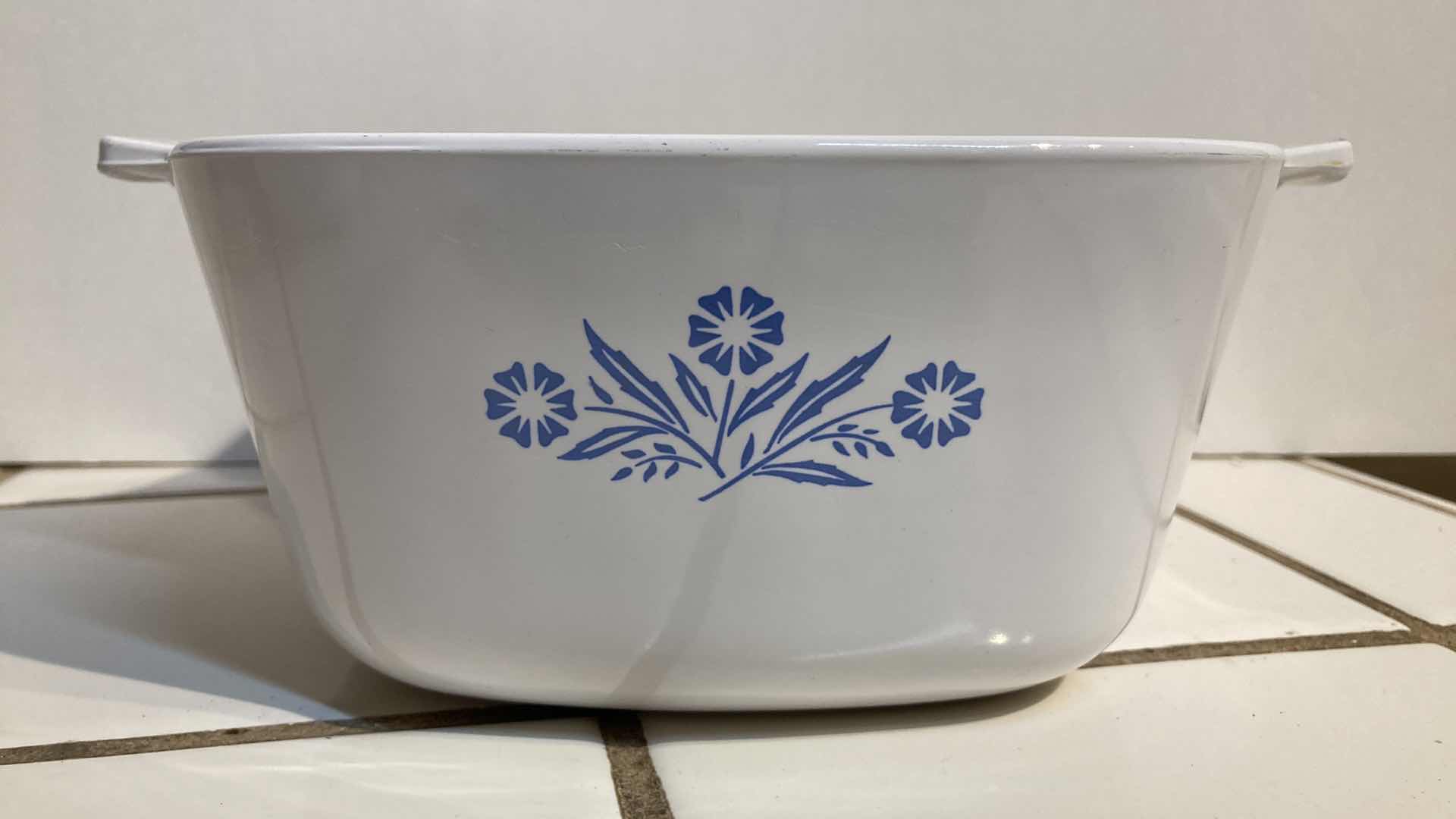Photo 1 of CORNING WARE CORNFLOWER CASSEROLE SET (3) W POT HANDLE & LID