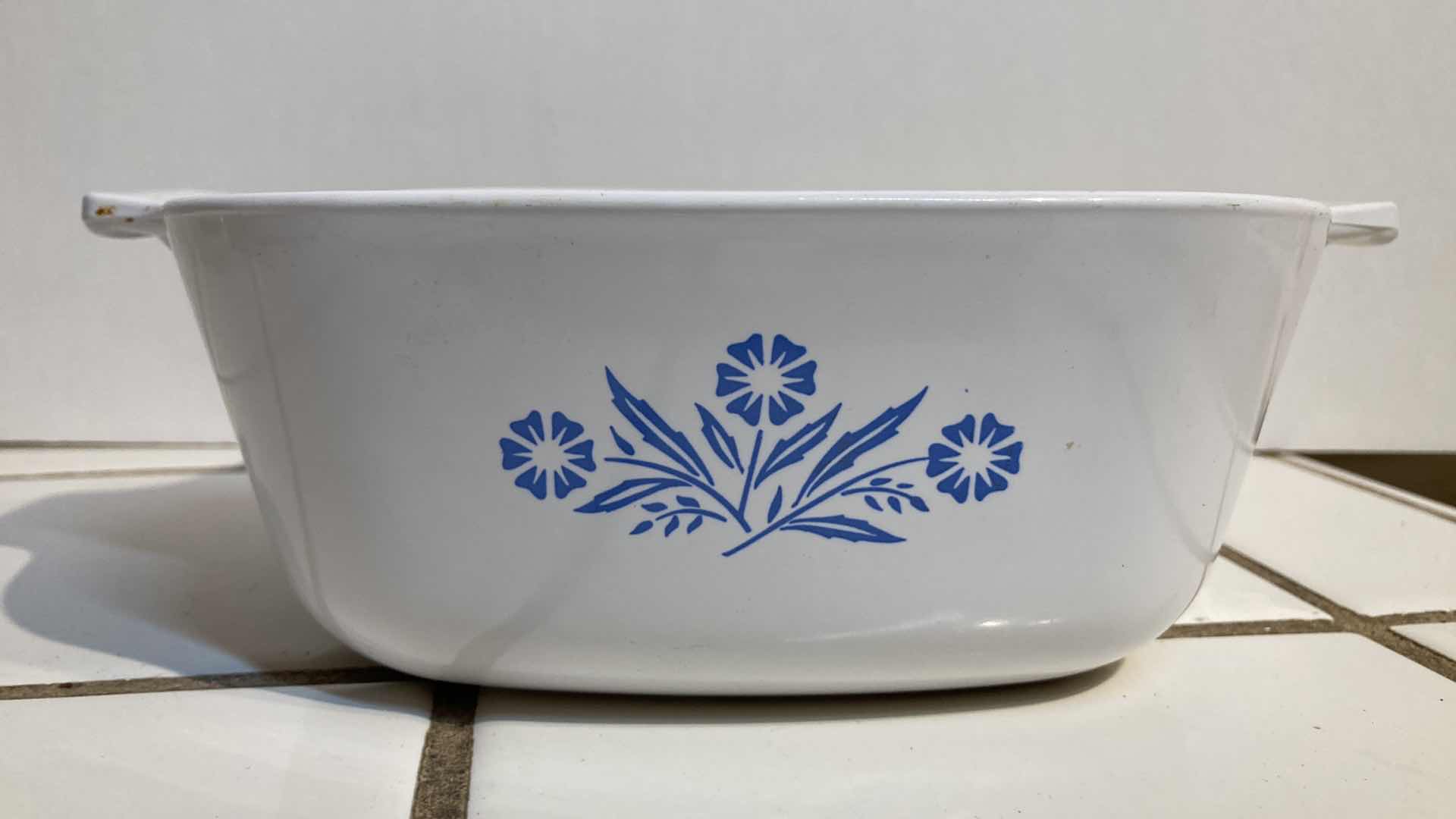 Photo 1 of CORNING WARE CORNFLOWER CASSEROLE SET (3) W POT HANDLE & LID