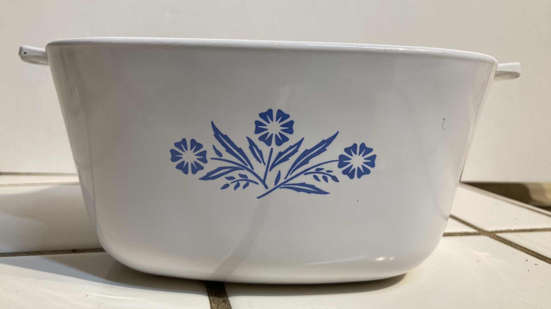 Photo 1 of CORNING WARE CORNFLOWER CASSEROLE SET (3) W POT HANDLE & LID