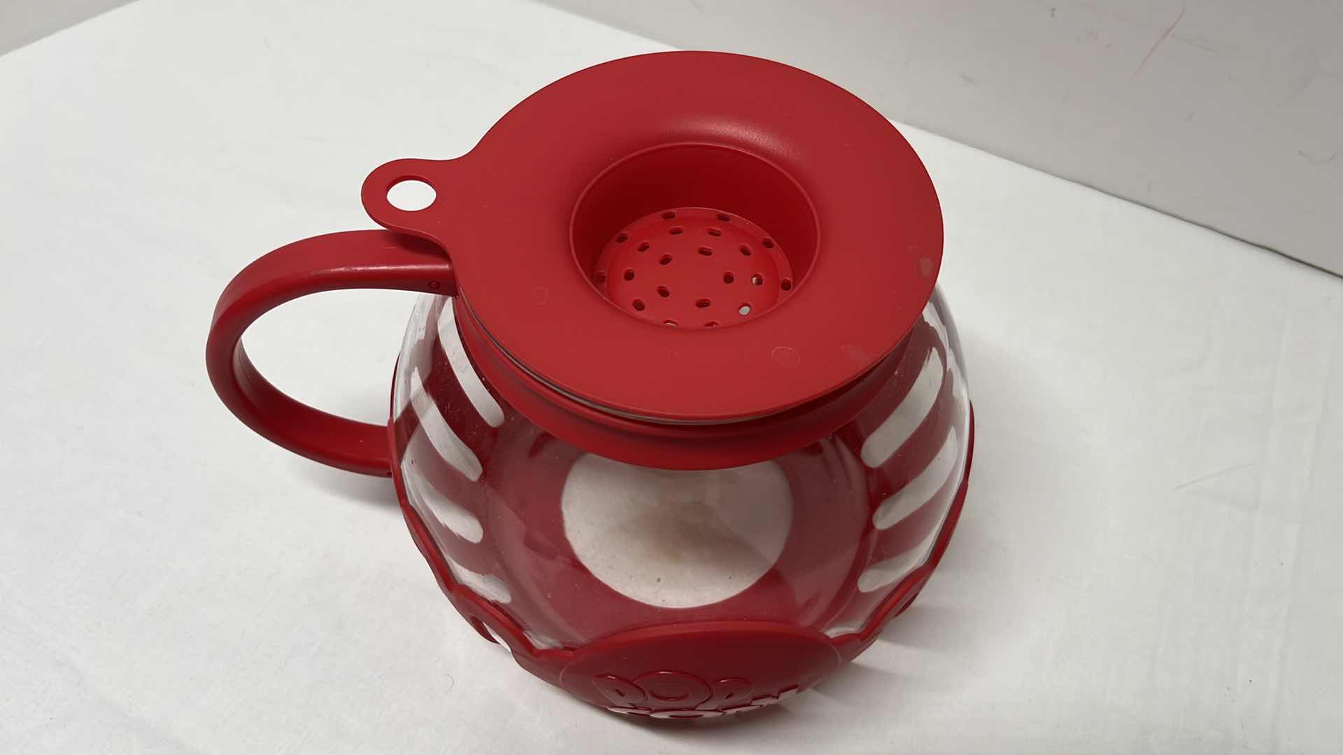 Photo 1 of MICROWAVEABLE POPCORN POPPER 3 QT