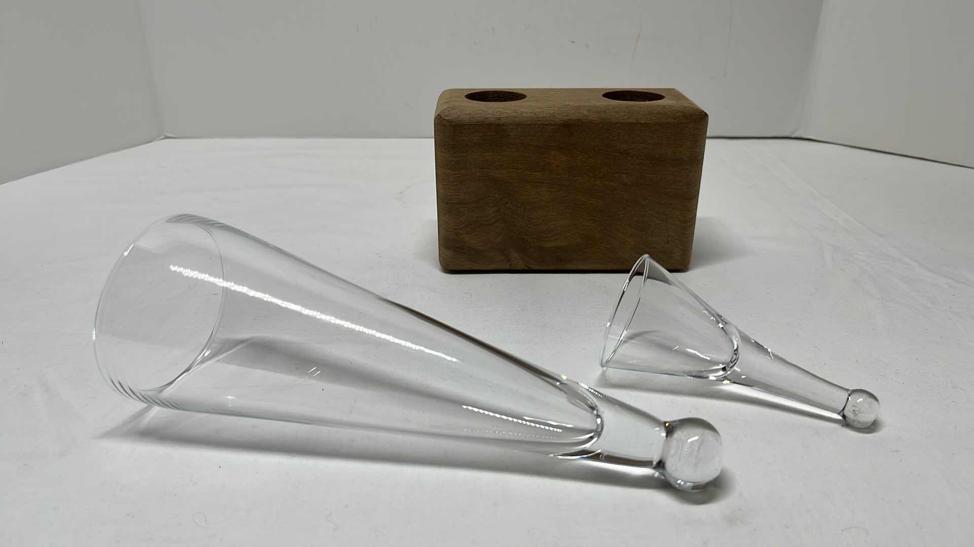Photo 1 of BEER AND SHOT GLASSES W WOOD HOLDER (RESTAURANT DE NOORDMOLEN)