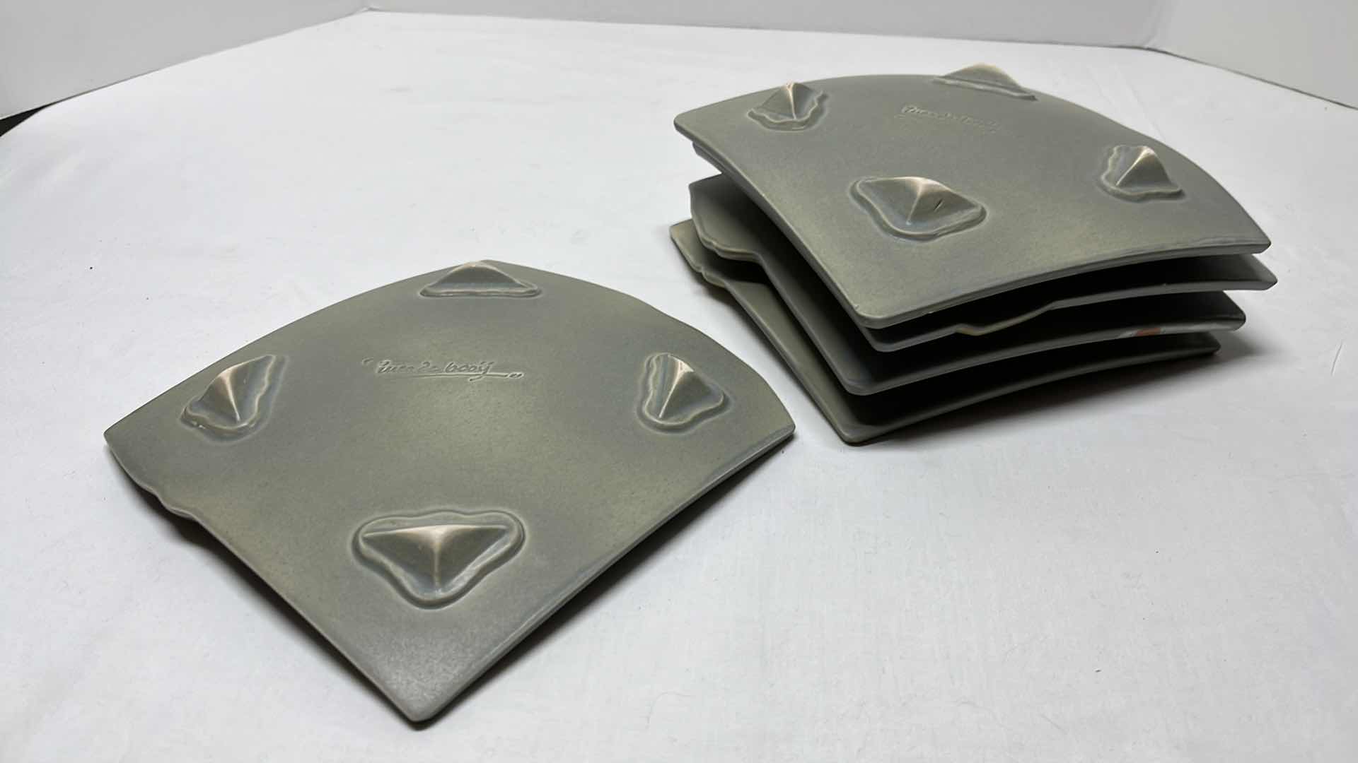 Photo 8 of INES DE BOOY PLATTER 14” AND PLATES 8” (6 PCS)