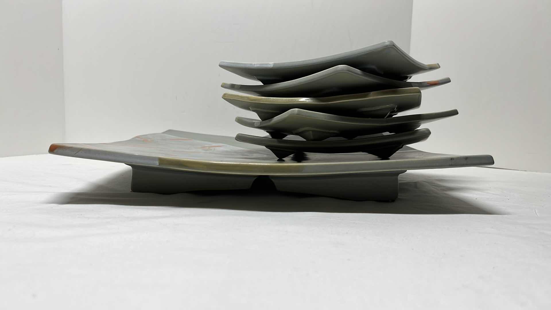 Photo 2 of INES DE BOOY PLATTER 14” AND PLATES 8” (6 PCS)