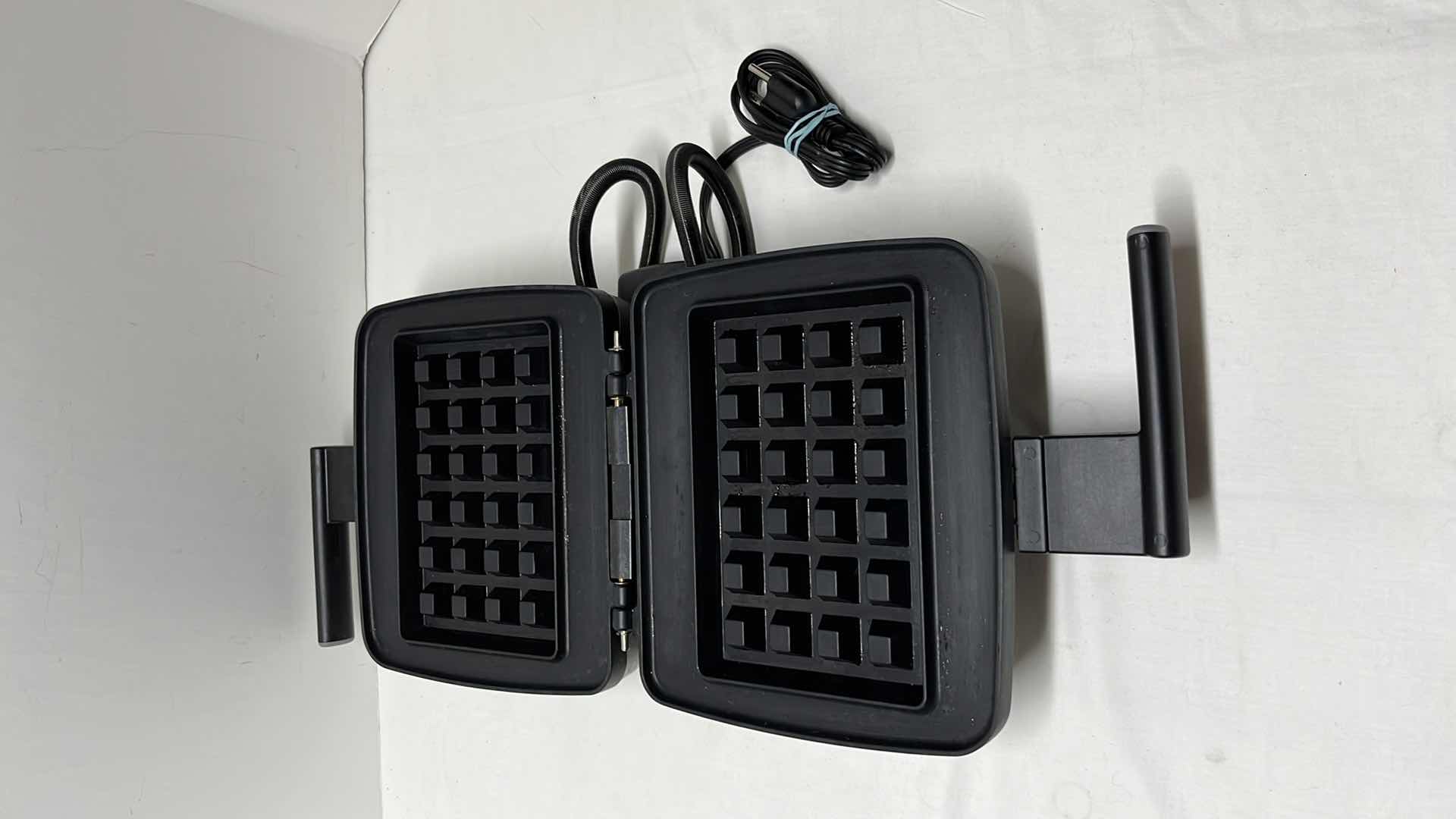 Photo 1 of CROQUADE WAFFLE MAKER (E469395)