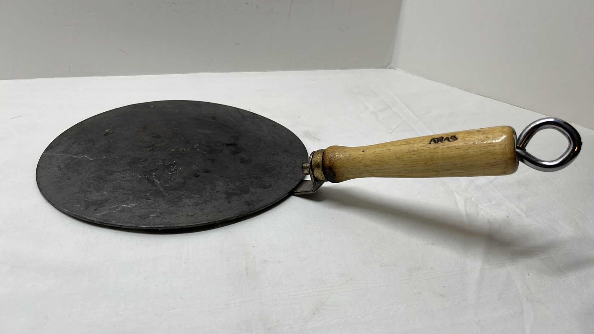 Photo 1 of NOOR 9" FLAT IRON DOSA ROTI TAVA/GRIDDLE PAN