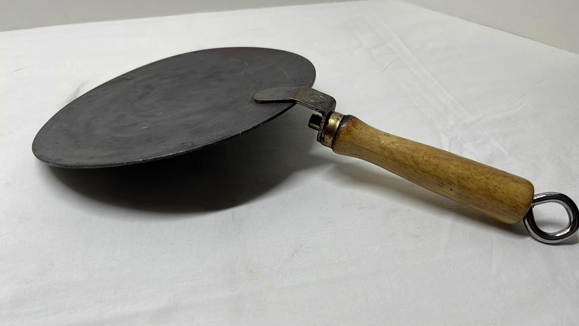 Photo 1 of NOOR 9" FLAT IRON DOSA ROTI TAVA/GRIDDLE PAN