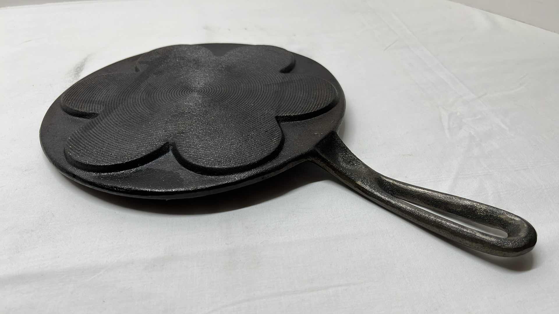 Photo 1 of 9” CAST IRON PLETT PAN FOR DANISH PANCAKES