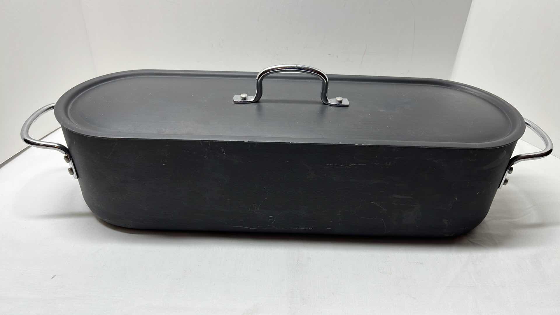 Photo 1 of CALPHALON 20” PROFESSIONAL HARD-ANODIZED FISH POACHER W LID (G1420HCB)