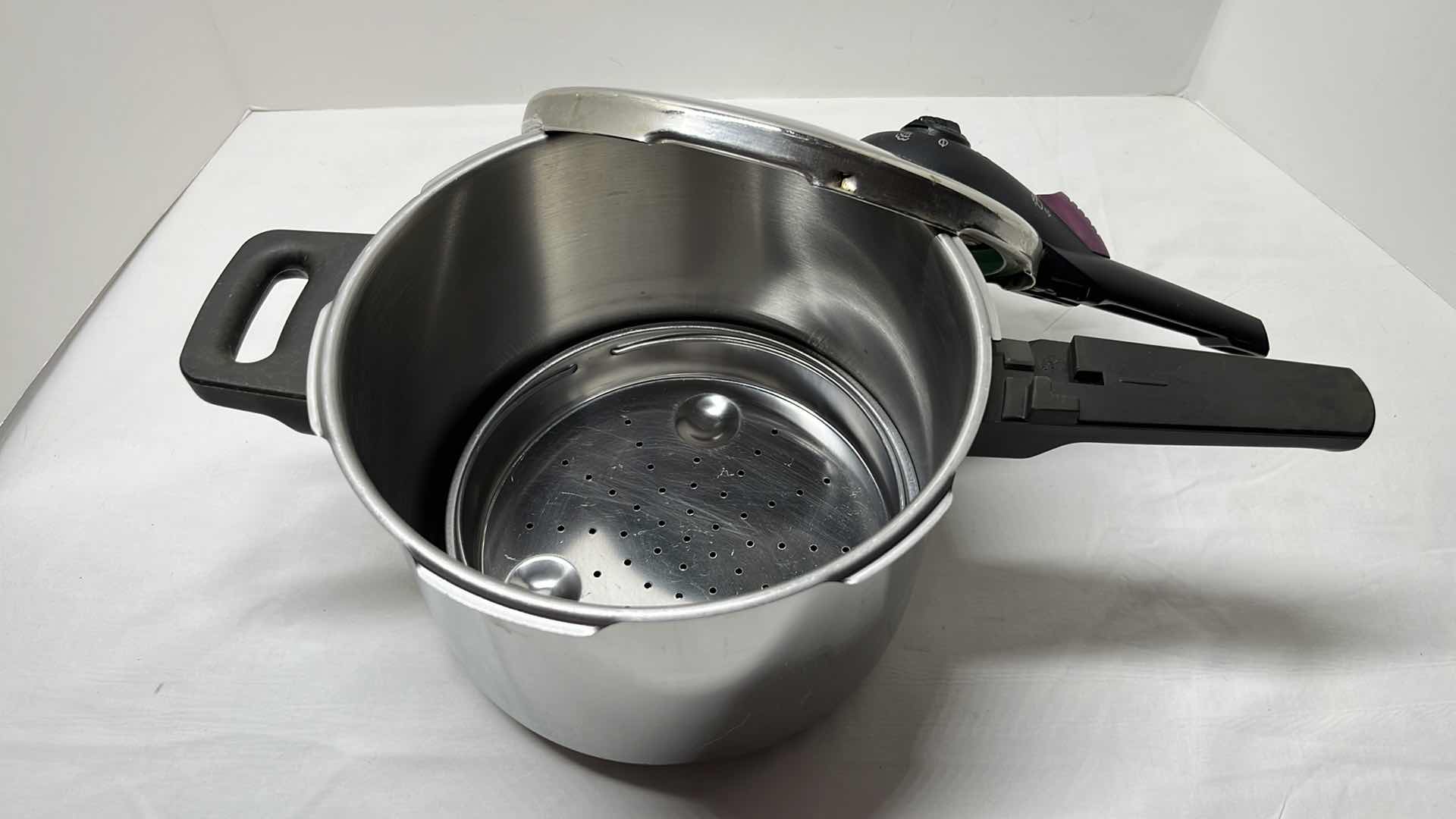 Photo 3 of FAGOR 10 QT SPLENDID STAINLESS STEEL PRESSURE COOKER