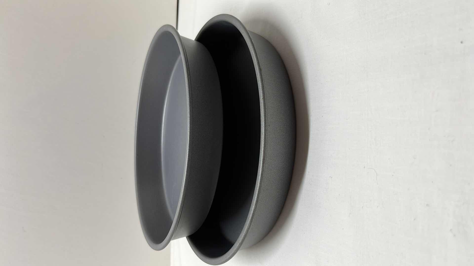 Photo 1 of 9.5” NONSTICK TART PAN (1) & 9” NONSTICK CAKE PANS (2)