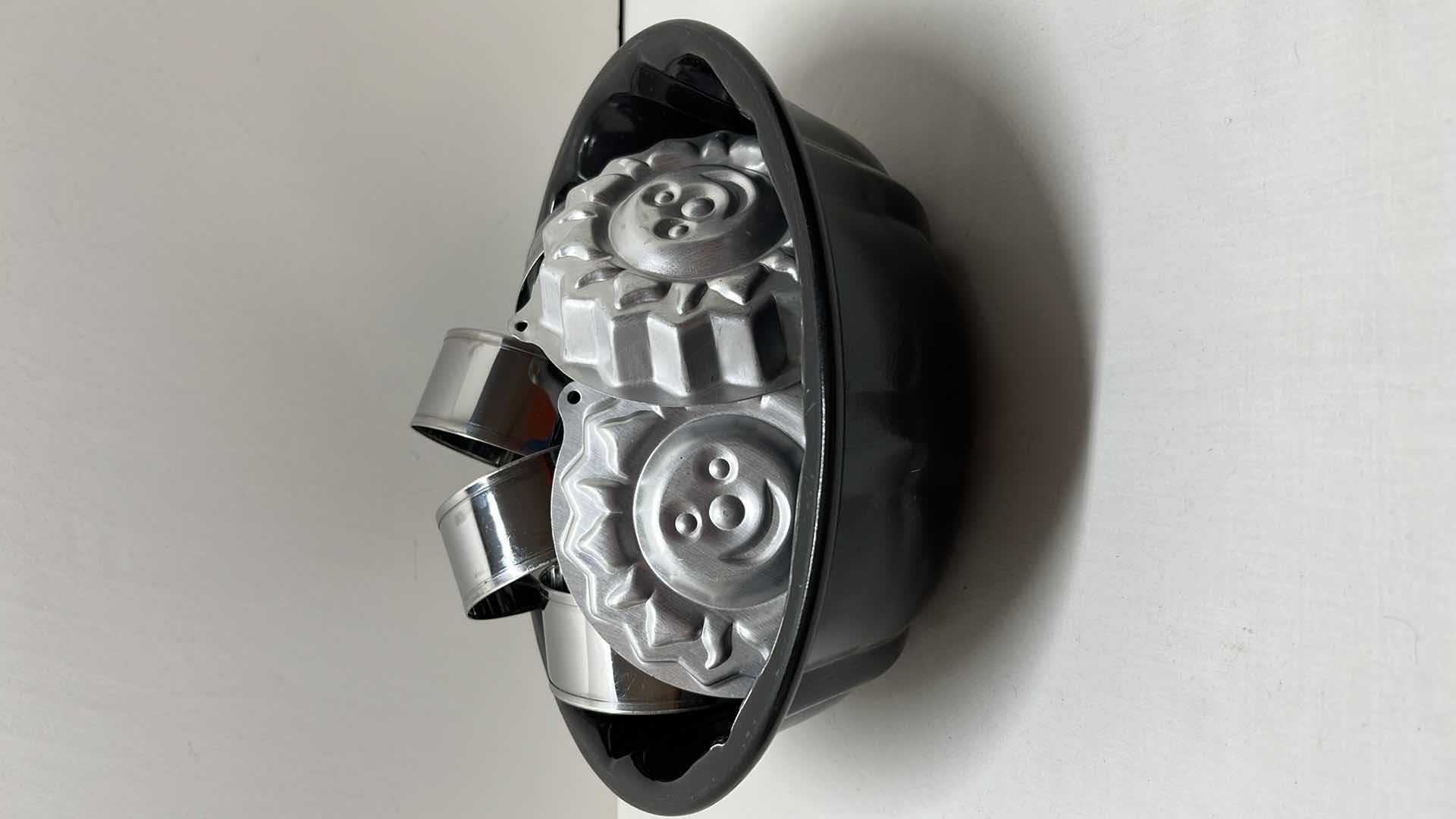 Photo 1 of 9.5” BUNDT PAN, 3.5” DOUGH CUTTERS (4) & 4.5” MINI SUN SHAPED BAKING PANS (2)