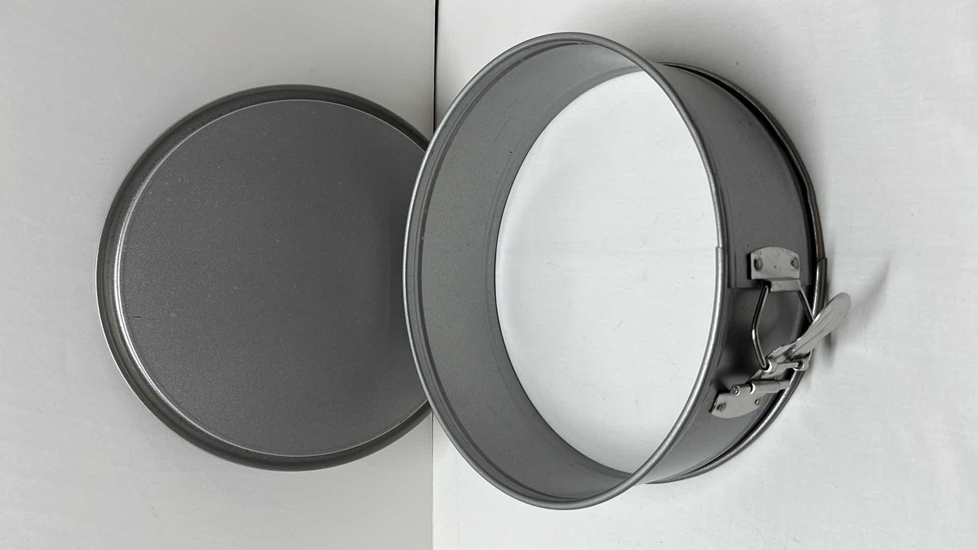 Photo 3 of 9” NONSTICK SPRINGFORM ROUND BAKING PANS (2)