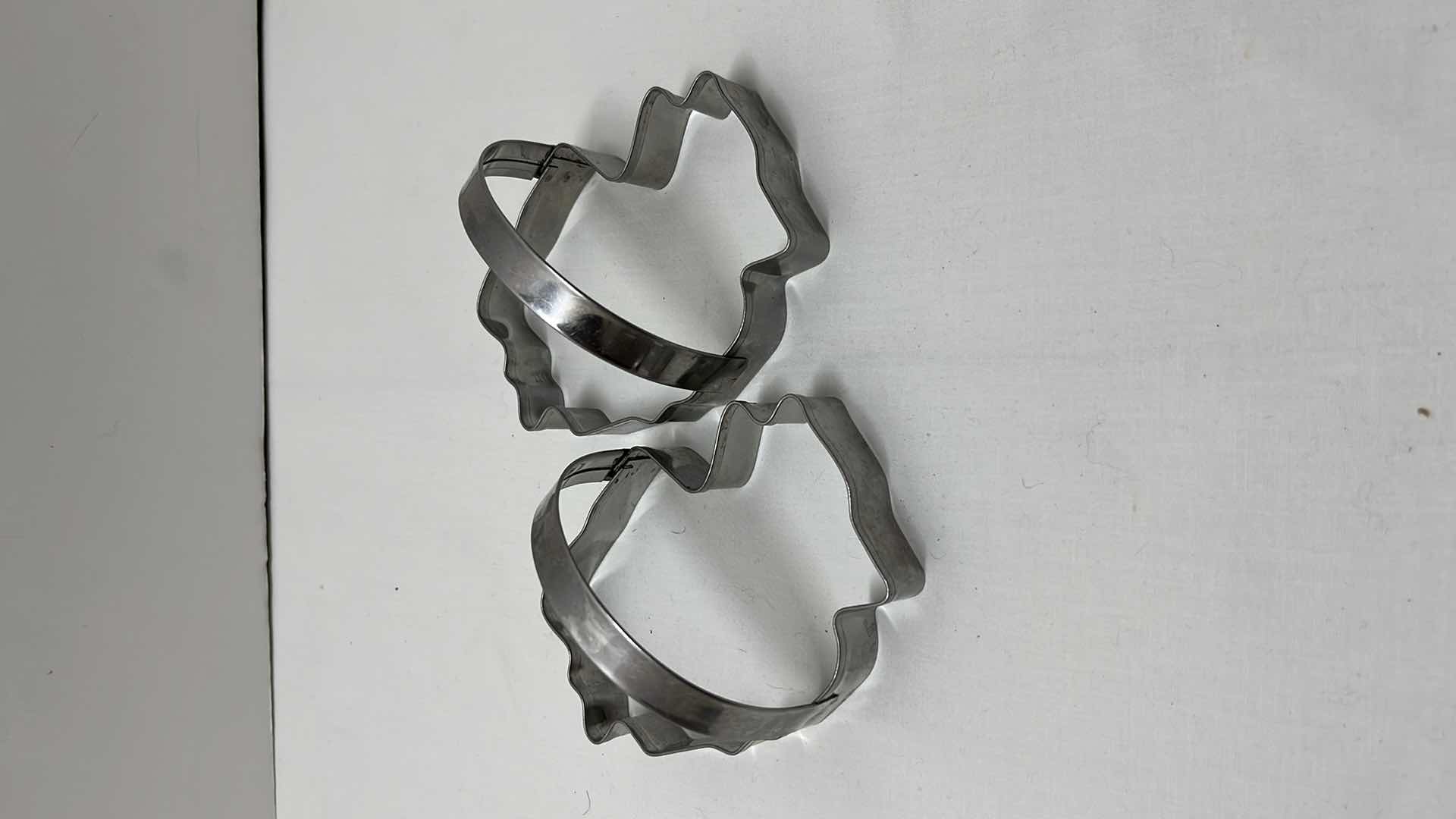 Photo 6 of LARGE MEASURING SIFTER, 35 OZ BLACK MEASURING CUP, 2 COOKIE CUTTERS, 3 LOAF PANS, (4) 3.5” ROUND DOUGH CUTTERS, MEASURING SPOON SET, ROLLING STICK AND DOUGH BLENDER