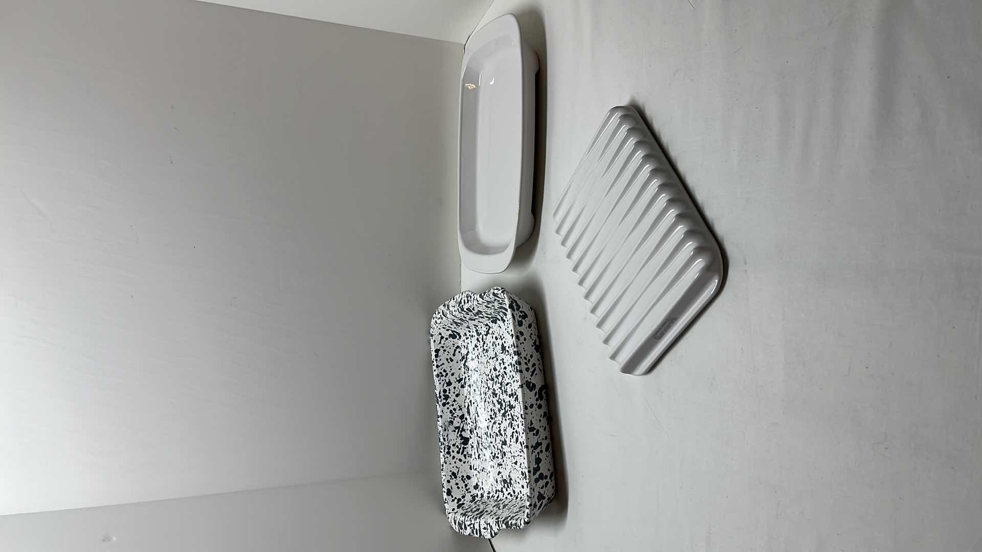 Photo 1 of DR DOUGLAS WONDER BAKER II BLUE/GRAY SPLATTER WEAR CERAMIC BAKING PAN W HANDLES 9.5” X 10”, 2 PCS CORNING WARE MICROWAVE/OVEN RACK BROWNING TRAY/GRILL (MR-1 & MR-11)


-