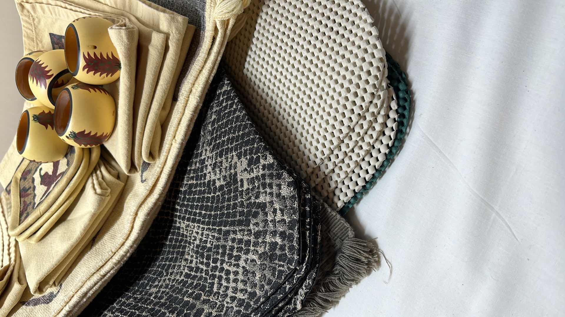 Photo 5 of OVEN MITTS/PADS, PLACEMATS, NAPKINS/RINGS, DISH TOWELS AND OTHER VARIOUS ITEMS