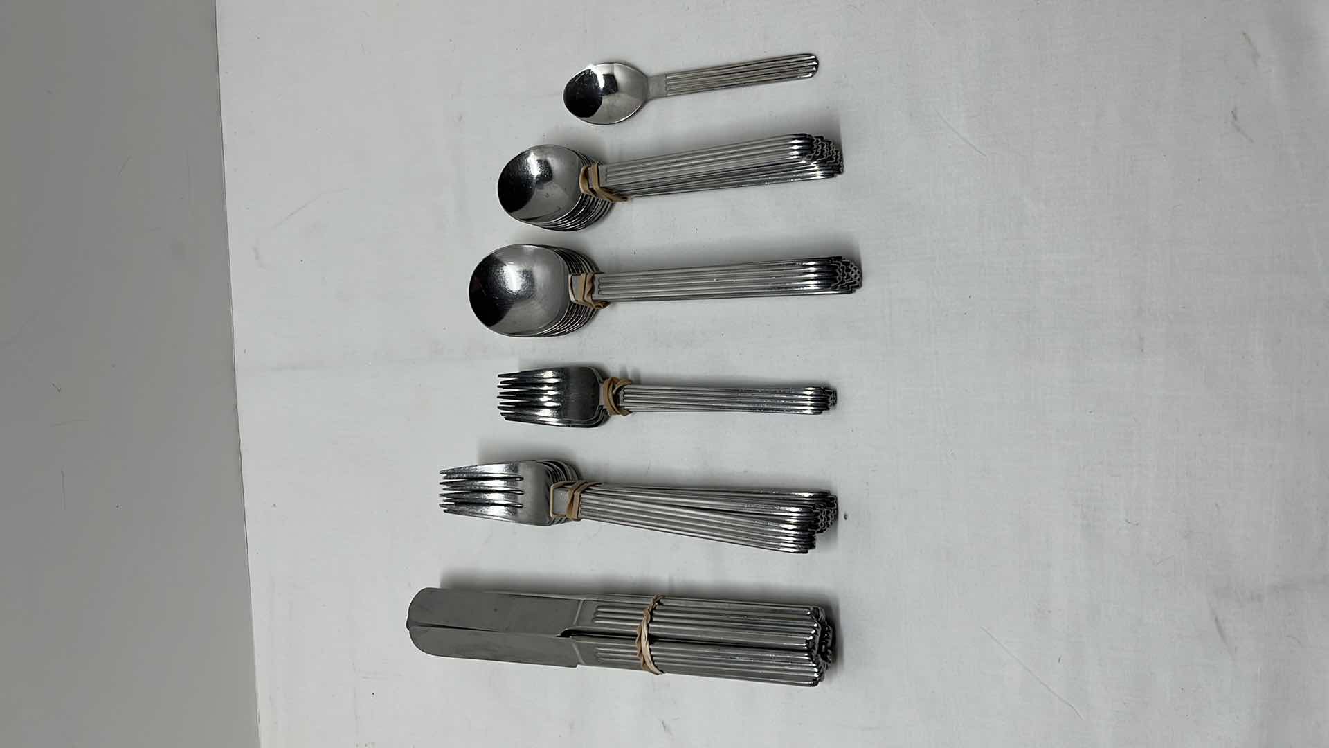 Photo 1 of 33 PCS KITCHEN FLATWARE