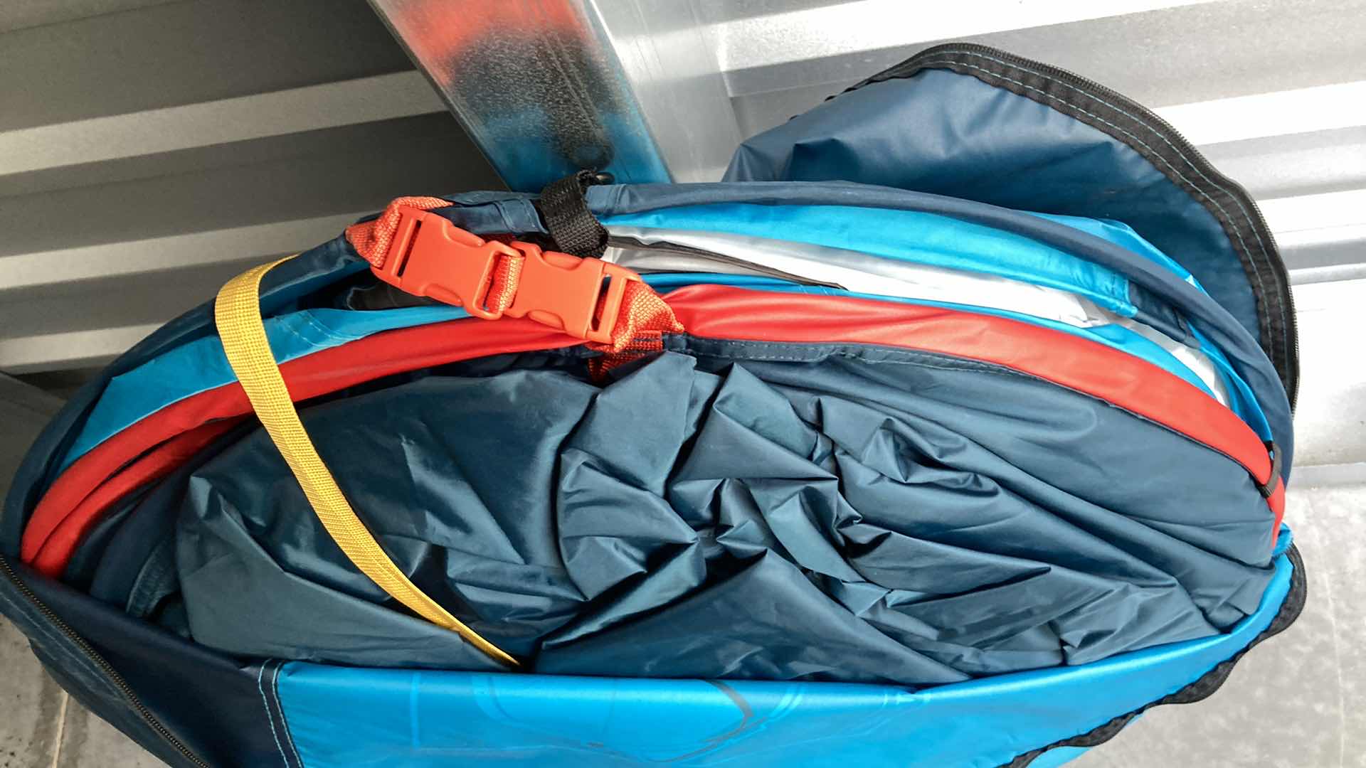 Photo 3 of DECATHLON QUECHUA 3 PERSON 2 SECOND POP UP TENT 8LB