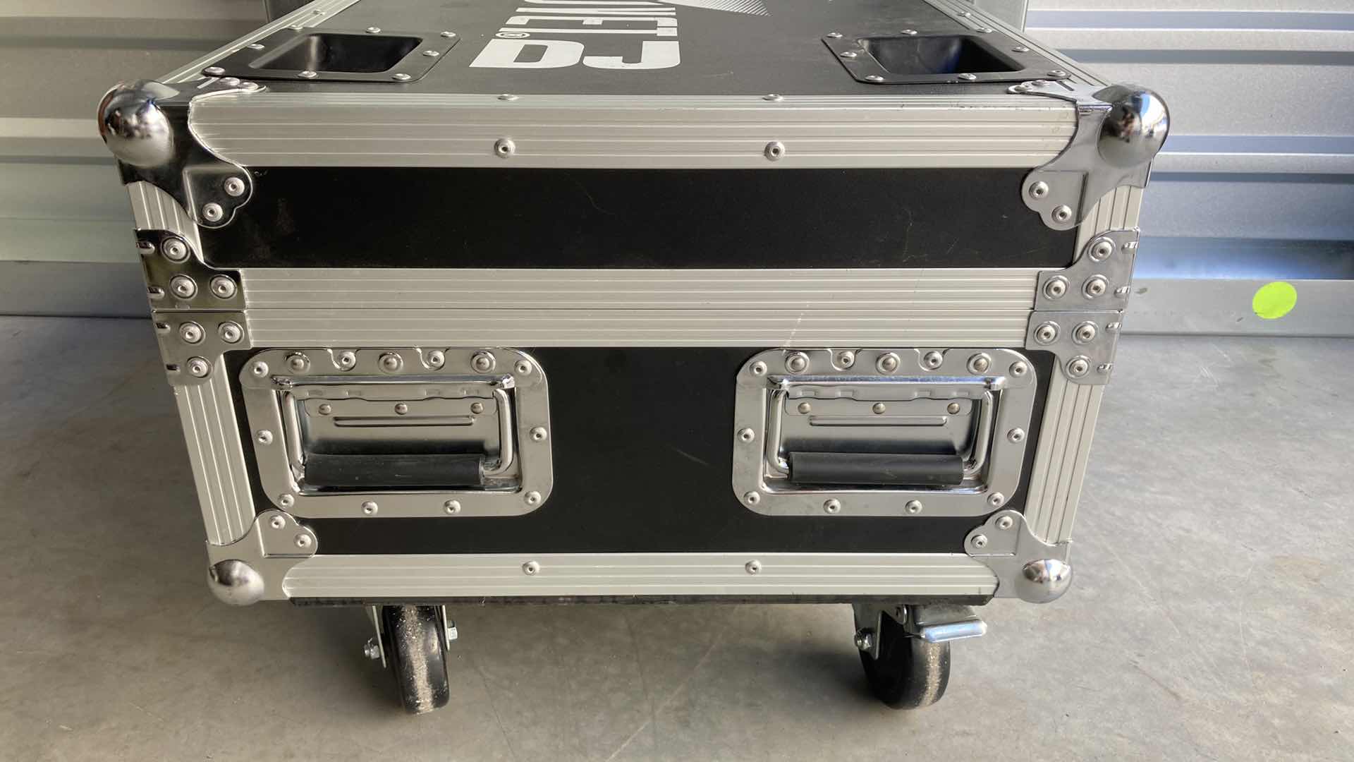 Photo 1 of CHAUVET DJ STAGE CASE ON CASTERS W POWER SUPPLY MODEL FREEDOMCHARGE9