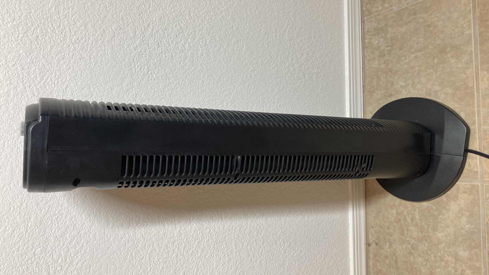 Photo 3 of HOLMES OSCILLATING TOWER FAN MODEL HTF3110A