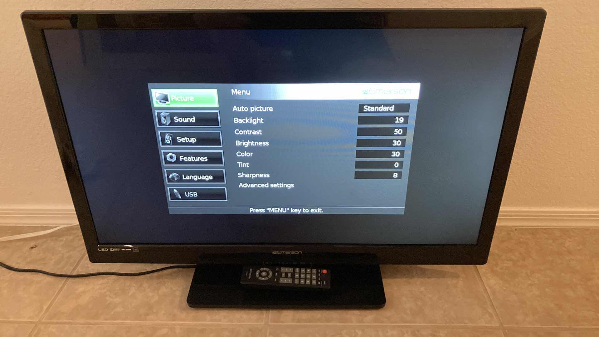 Photo 1 of EMERSON LED TV MODEL LF320EM4 W REMOTE