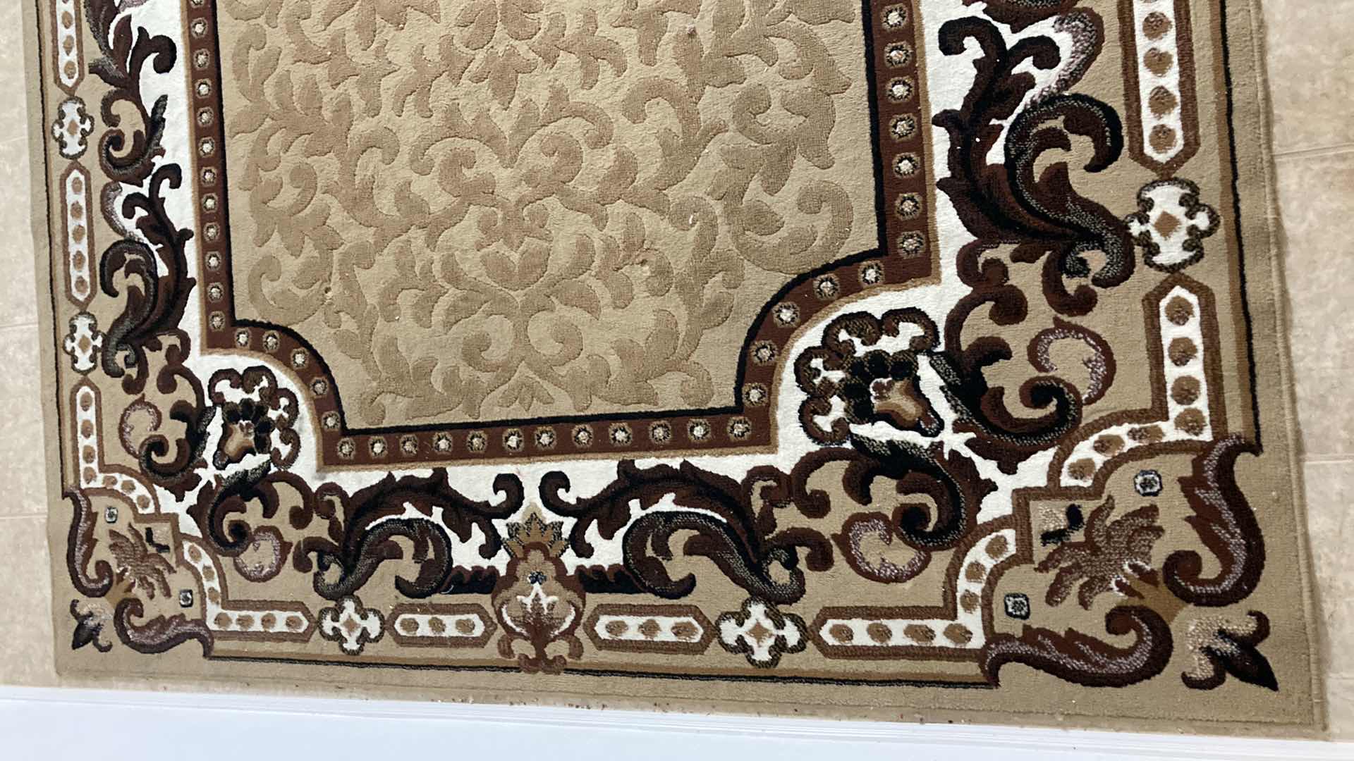 Photo 1 of TRADITIONAL FLORAL EARTH TONE AREA RUG 91” X 126”