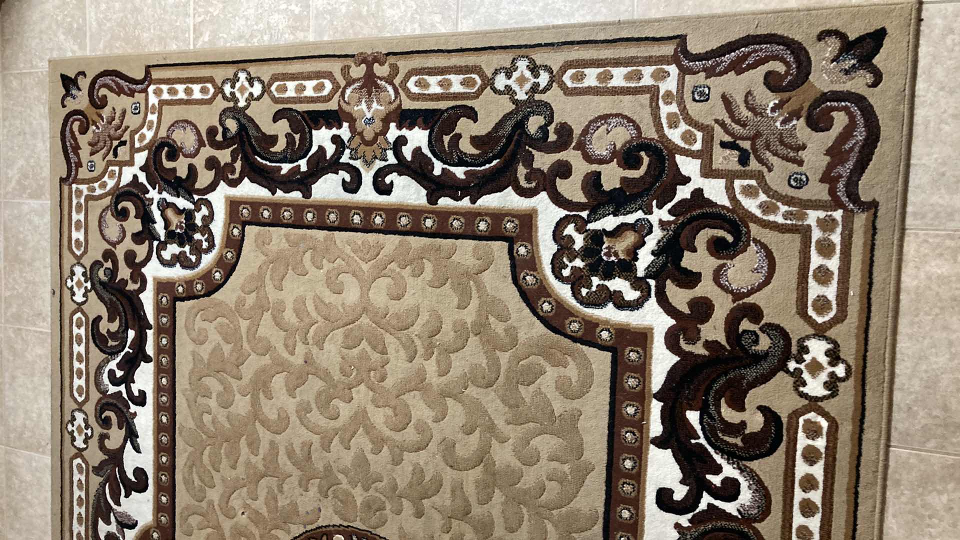 Photo 1 of TRADITIONAL FLORAL EARTH TONE AREA RUG 91” X 126”