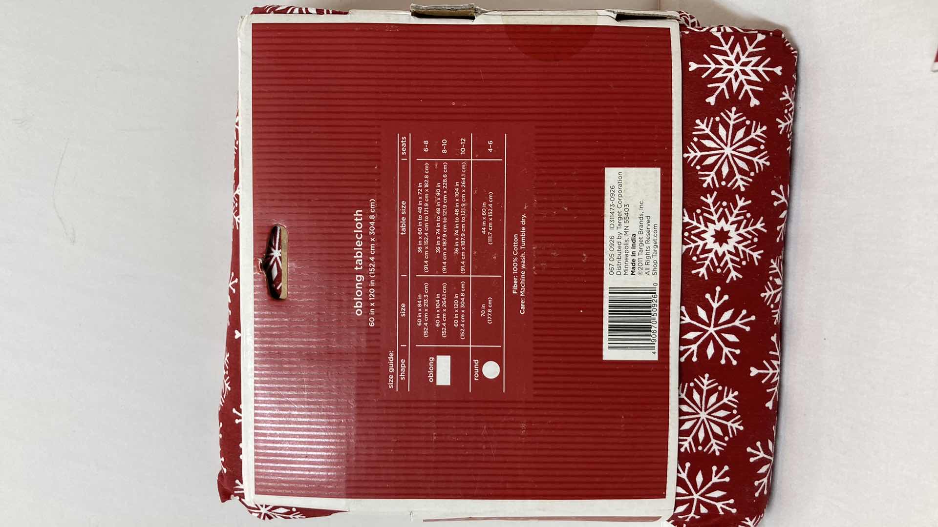 Photo 1 of NEW TARGET BRAND SNOWFLAKE OBLONG TABLE CLOTH 60” X 120” GOLD CLOTH NAPKINS (8)