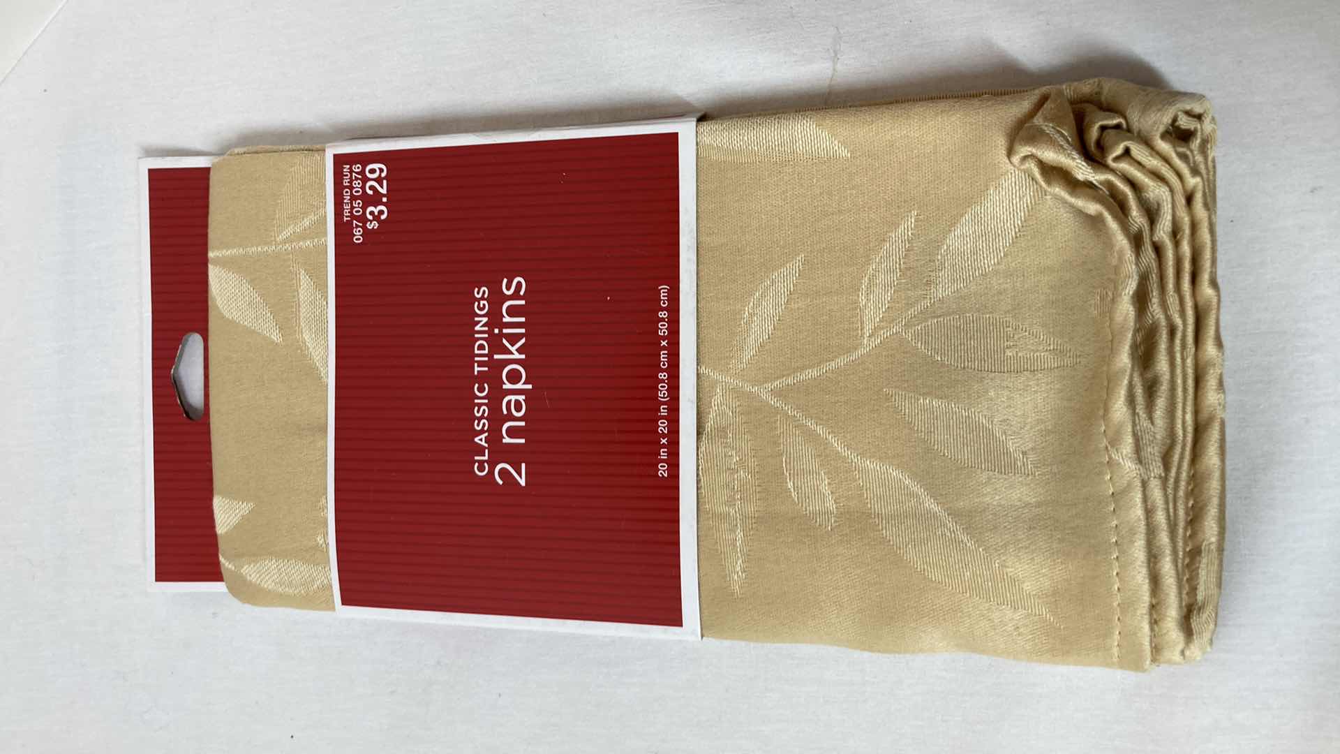 Photo 1 of NEW TARGET BRAND SNOWFLAKE OBLONG TABLE CLOTH 60” X 120” GOLD CLOTH NAPKINS (8)