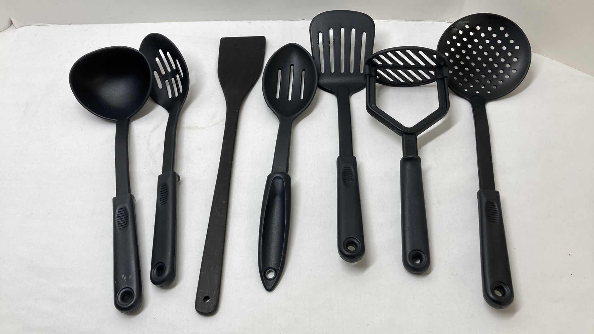 Photo 1 of BLACK HEAT RESISTANT PLASTIC SERVING UTENSILS (13)